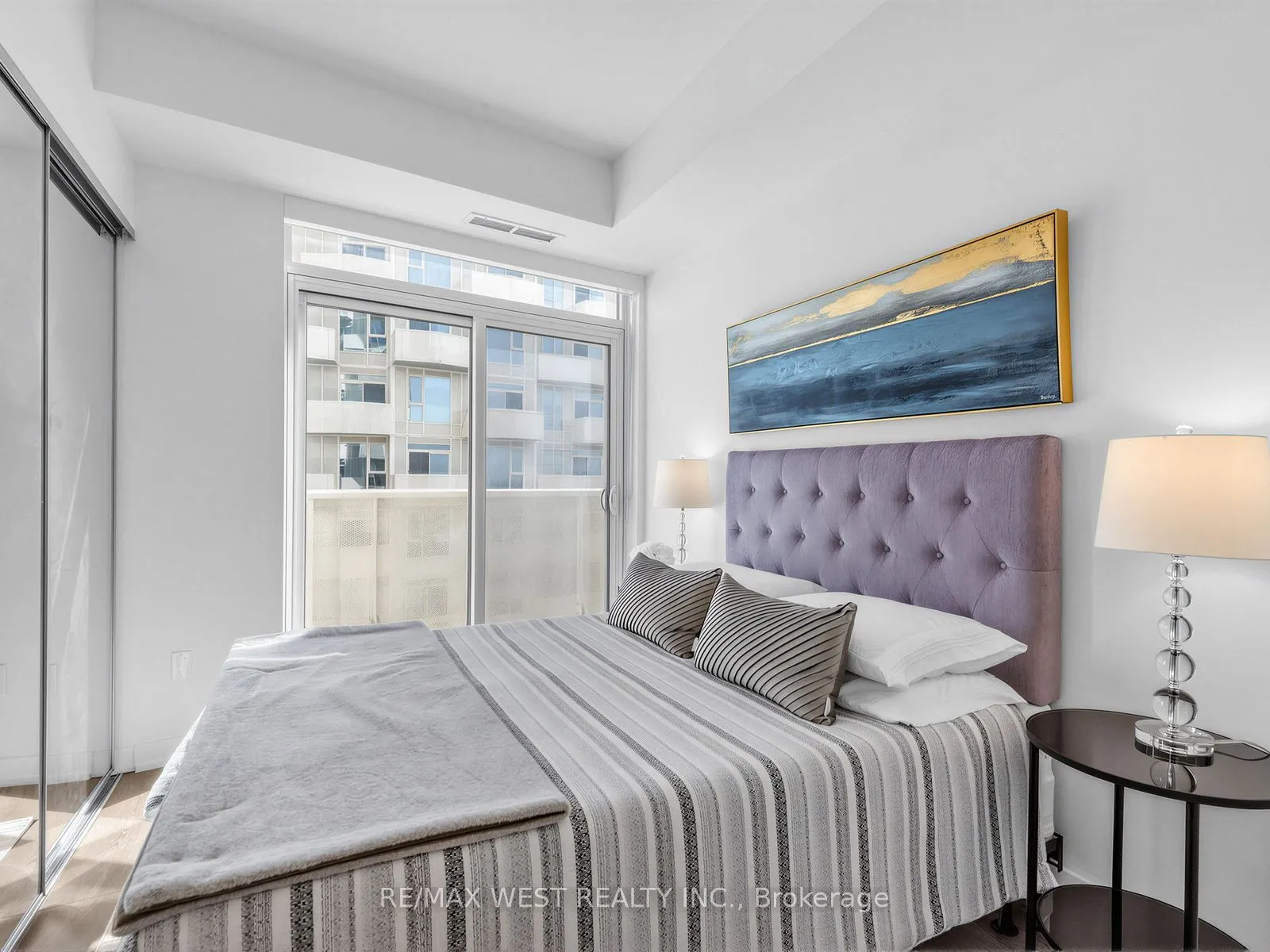 10 Abeja Street #1516