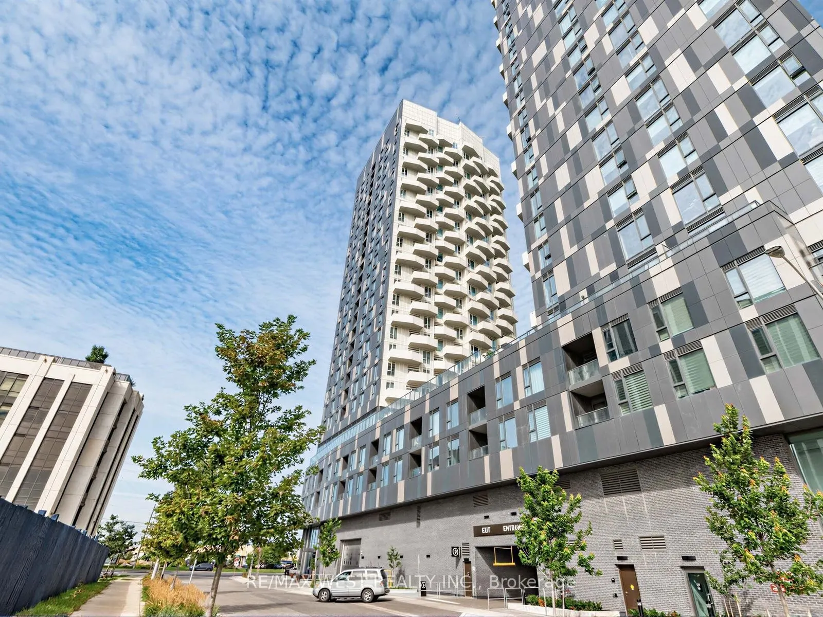 10 Abeja Street #1516