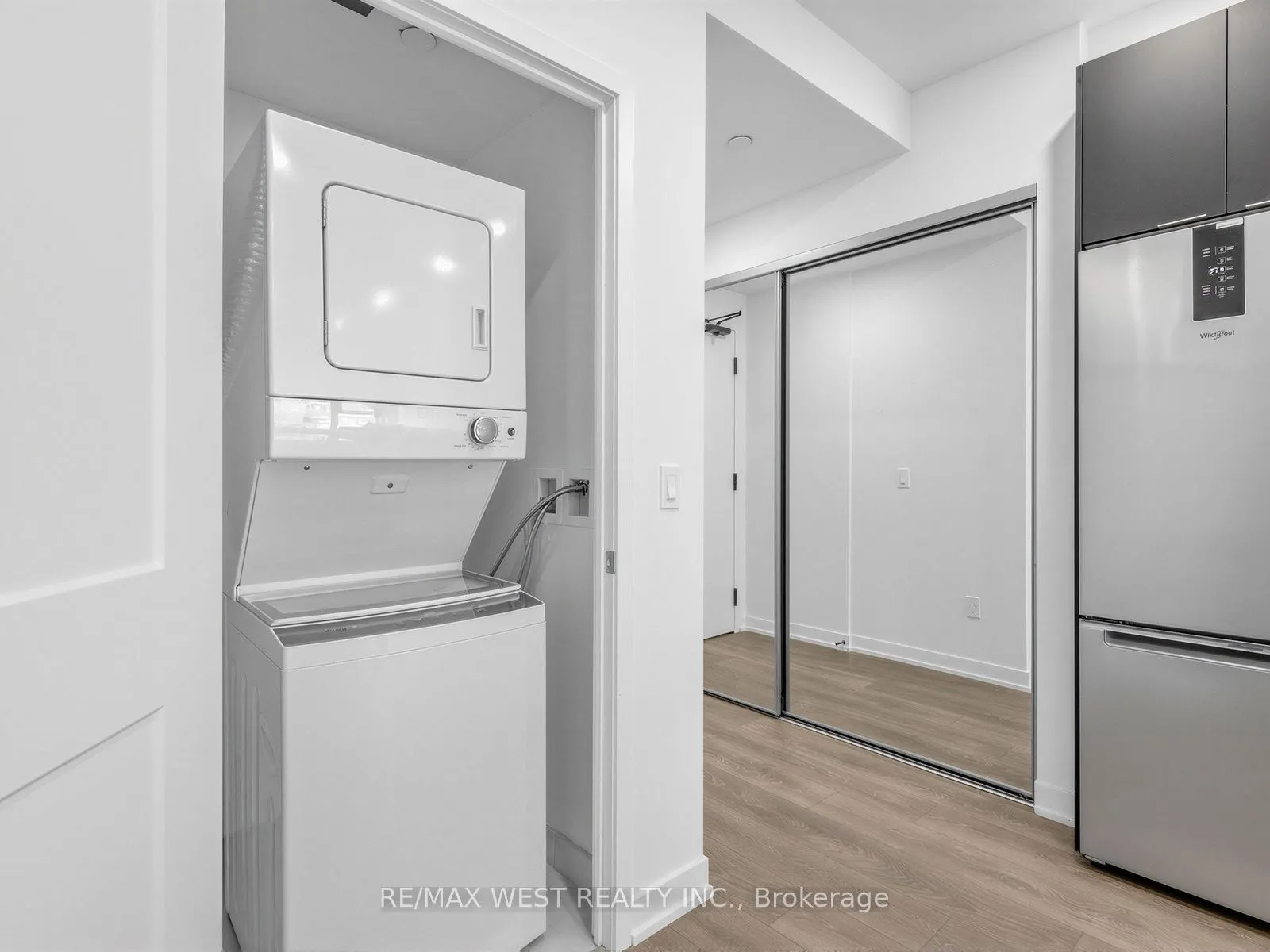 10 Abeja Street #1516
