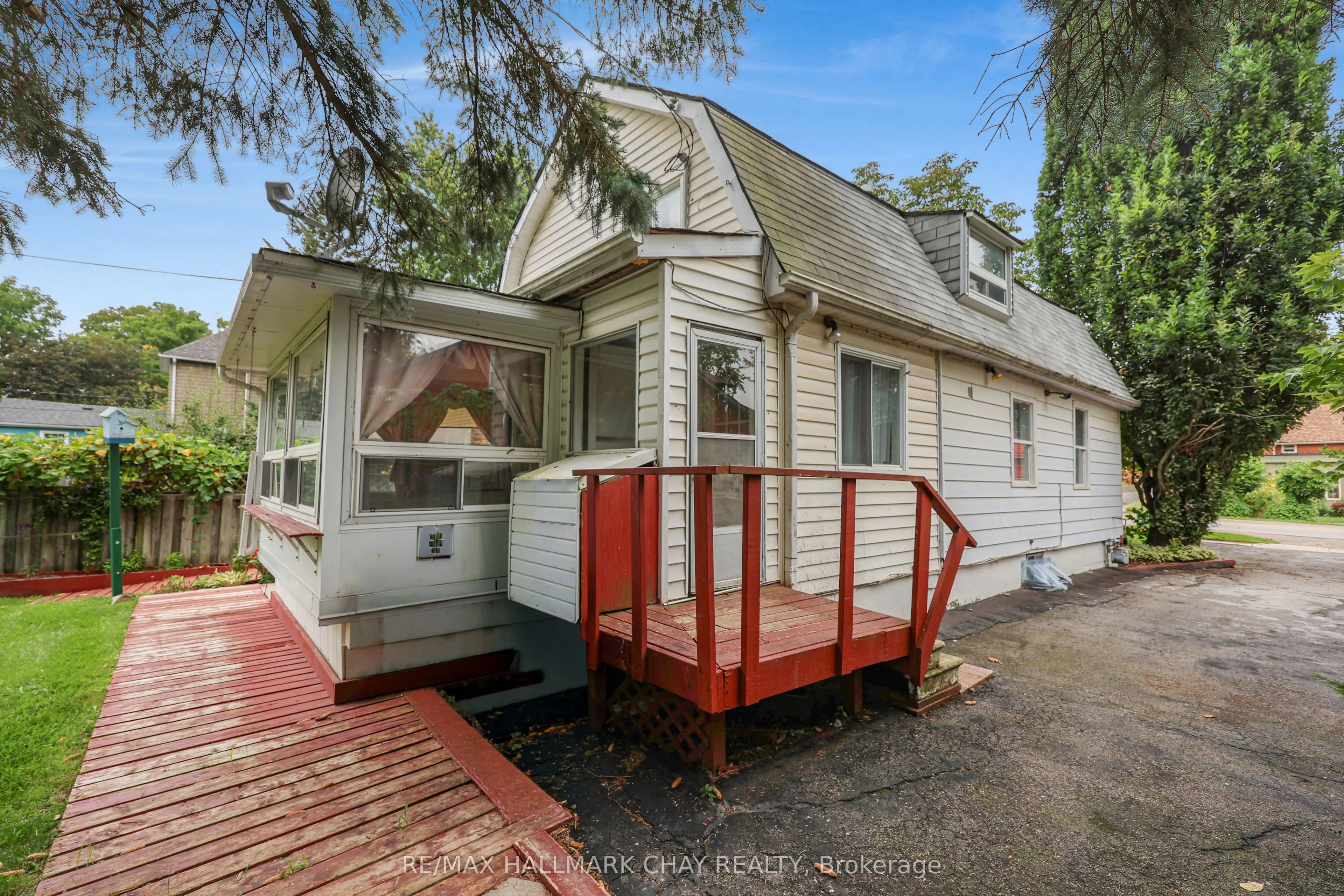 41 Mill Street E