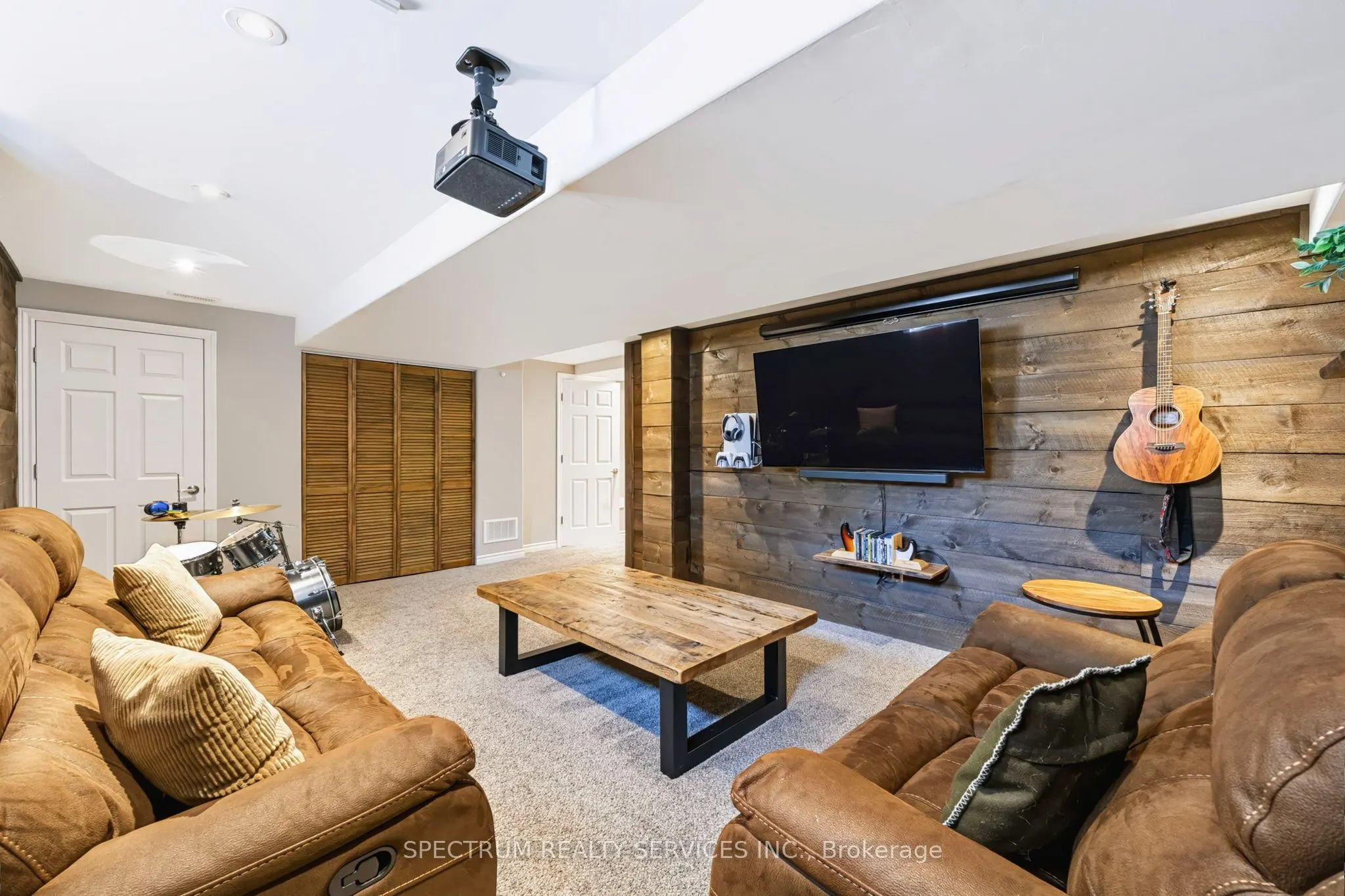 69 Strachan Trail