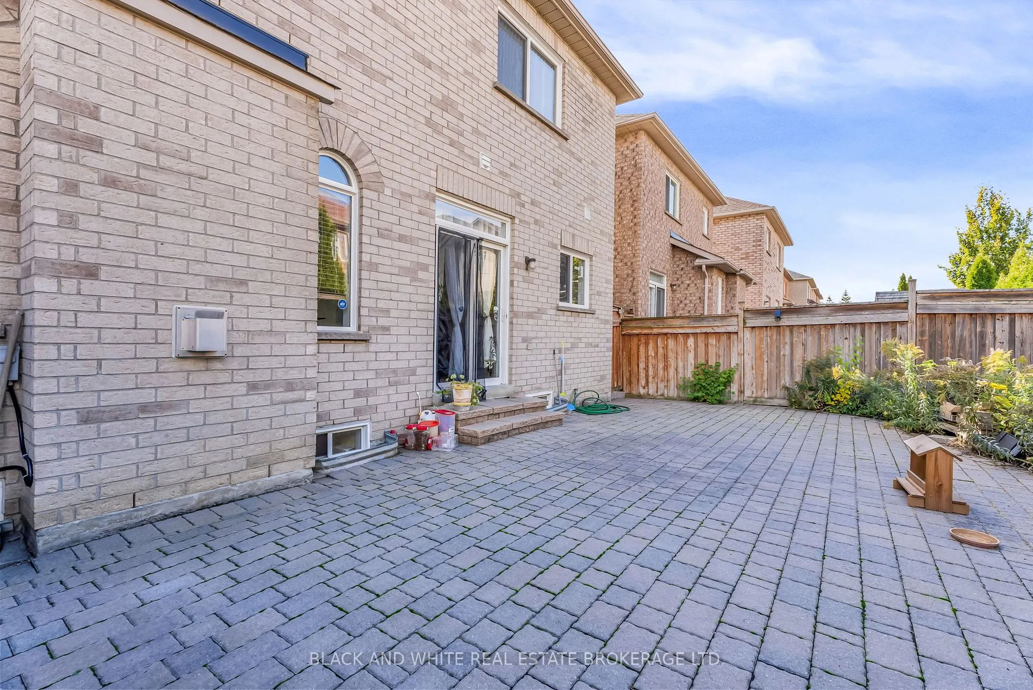 18 Daiseyfield Crescent