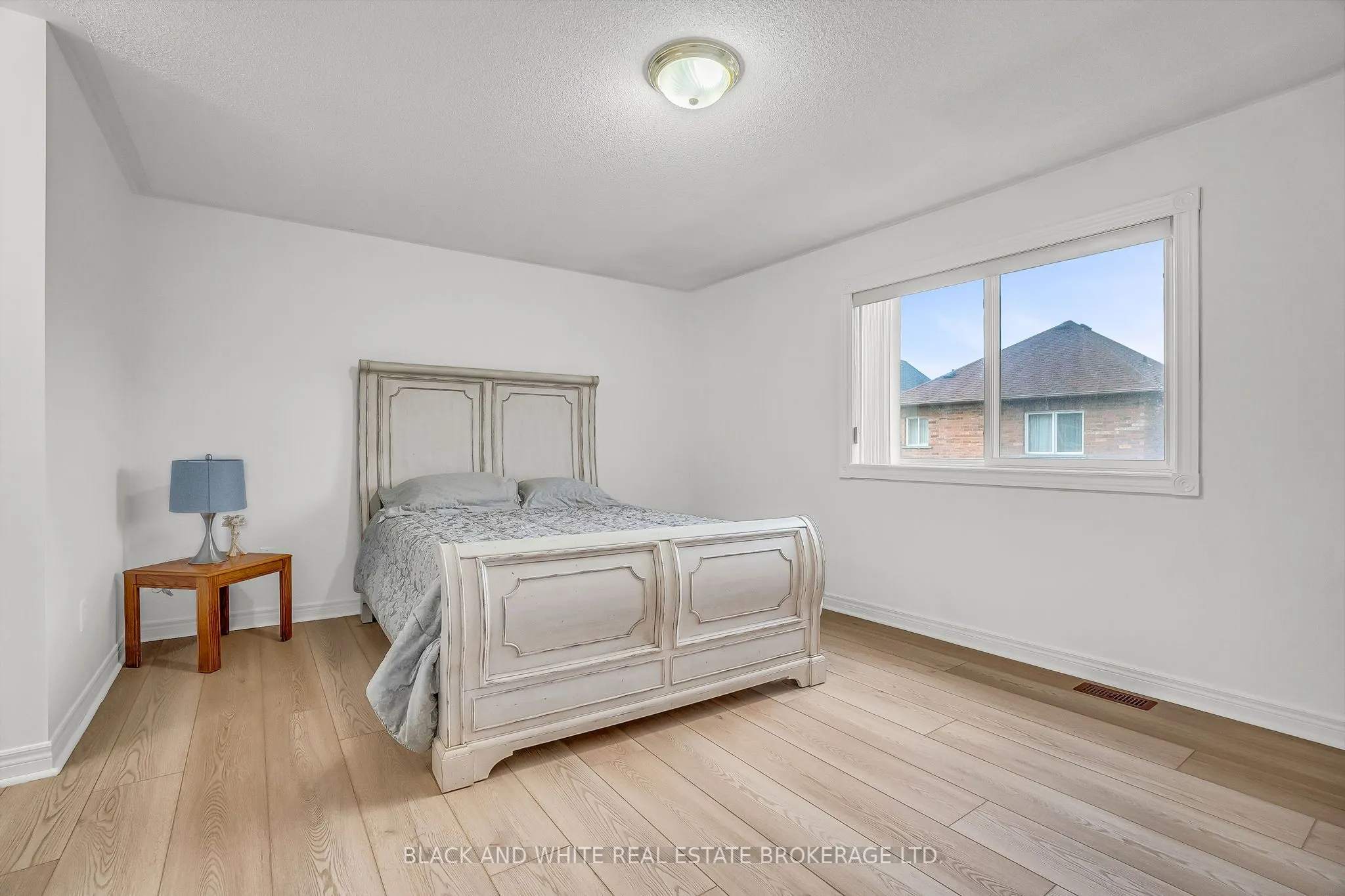 18 Daiseyfield Crescent