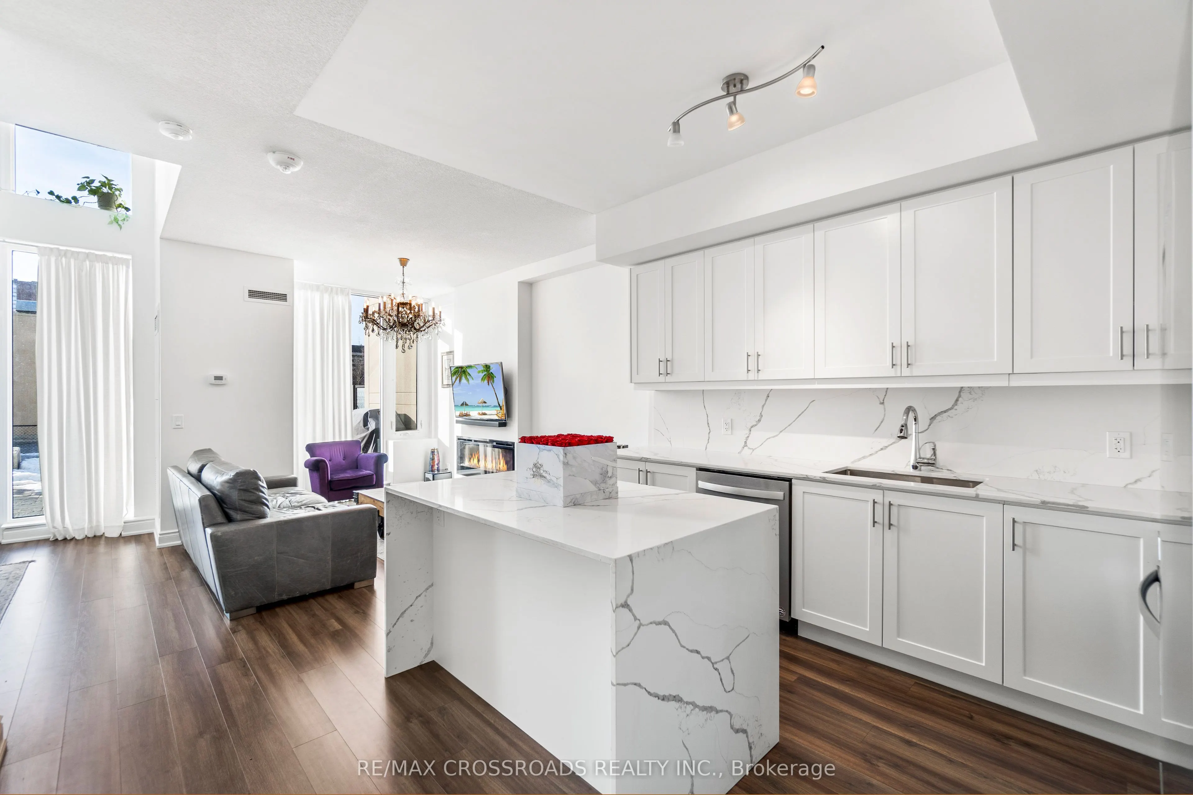 9618 Yonge Street #TH102