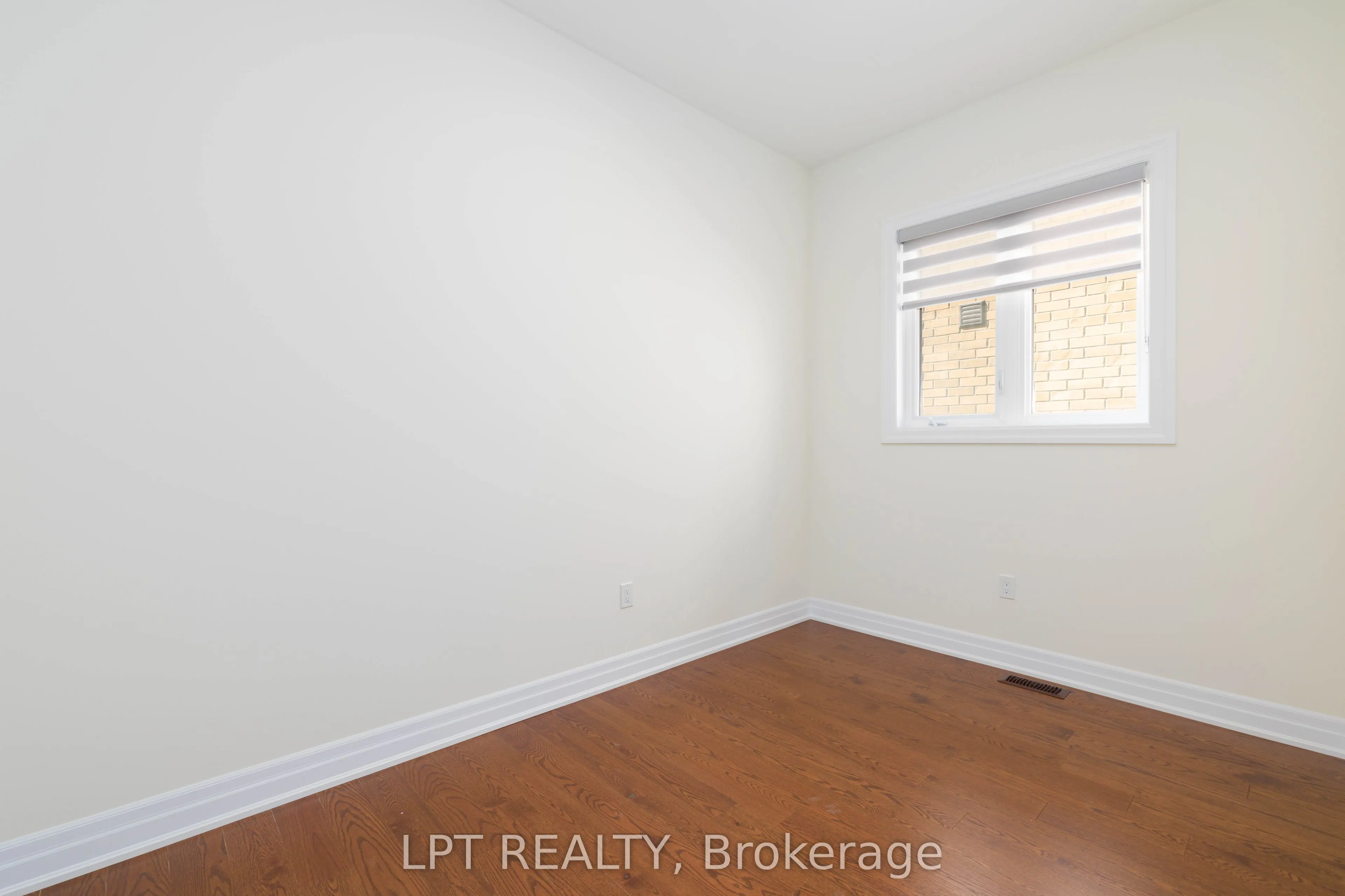 32 Max Bulmer Court