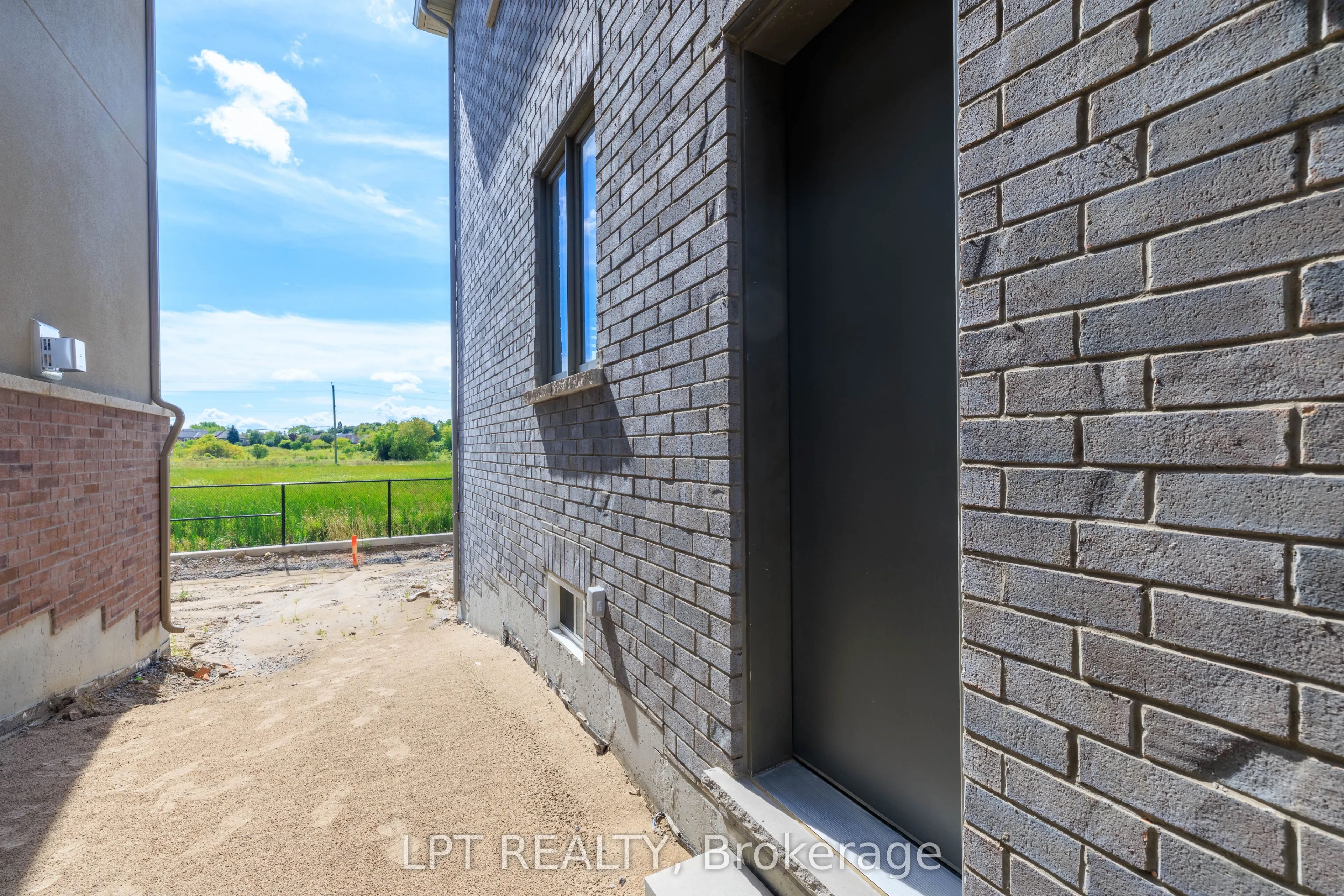 32 Max Bulmer Court