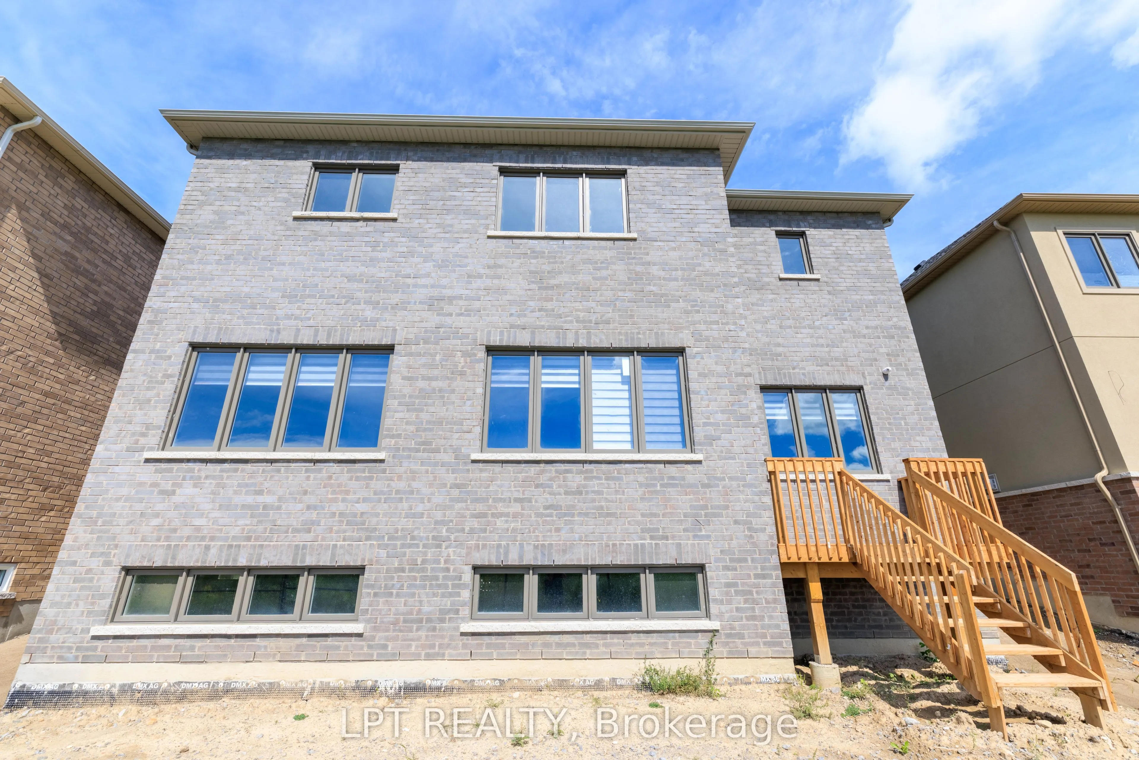 32 Max Bulmer Court