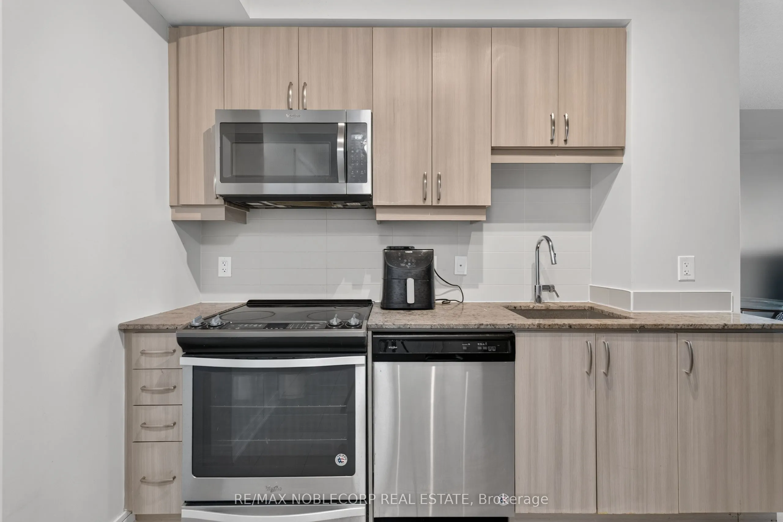 9191 Yonge Street #206SW