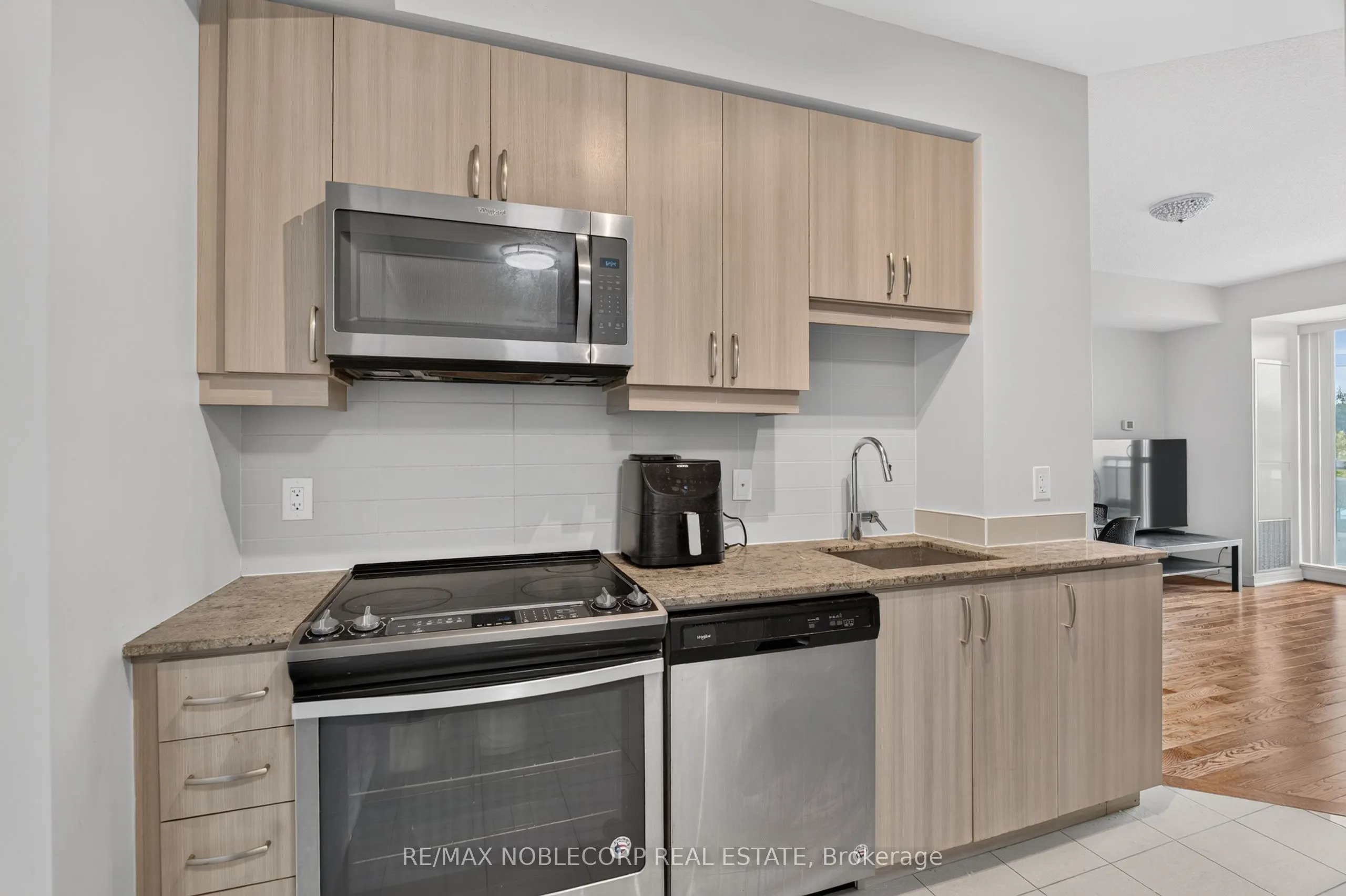 9191 Yonge Street #206SW