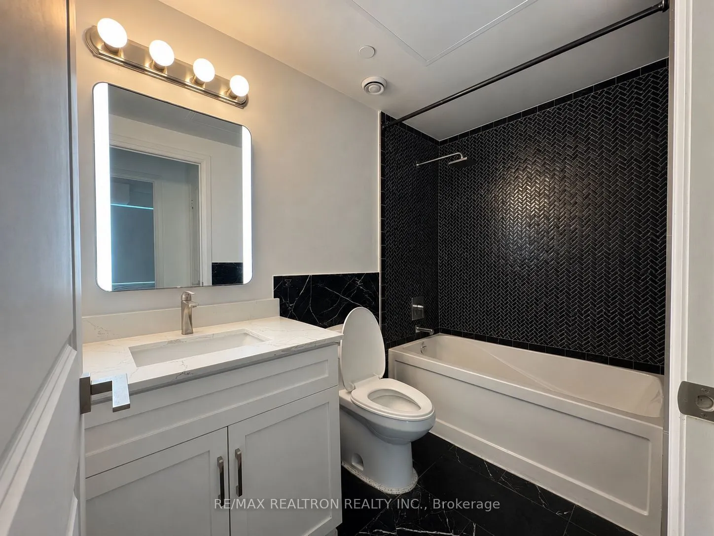 7161 Yonge Street #2535