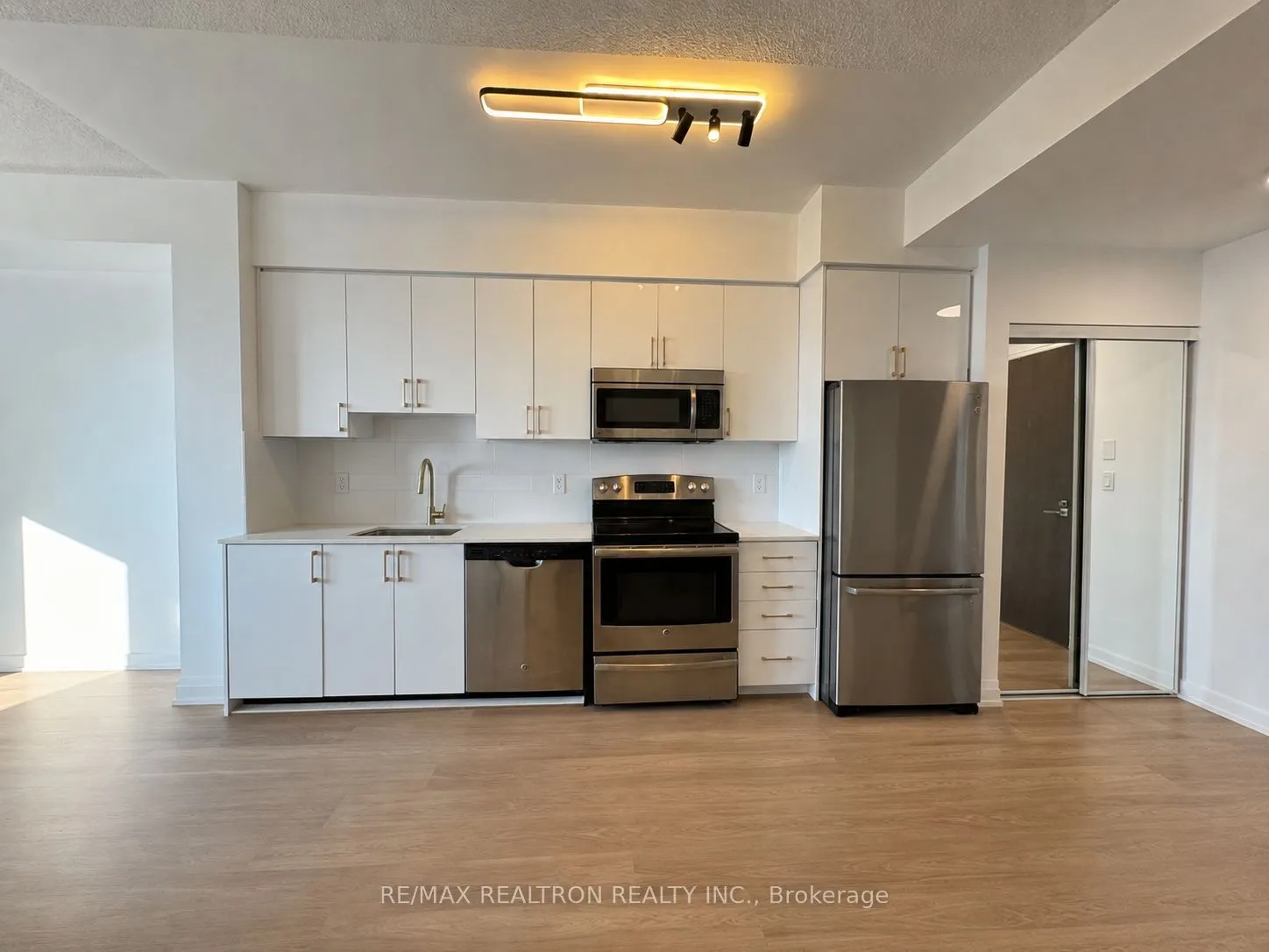7161 Yonge Street #2535