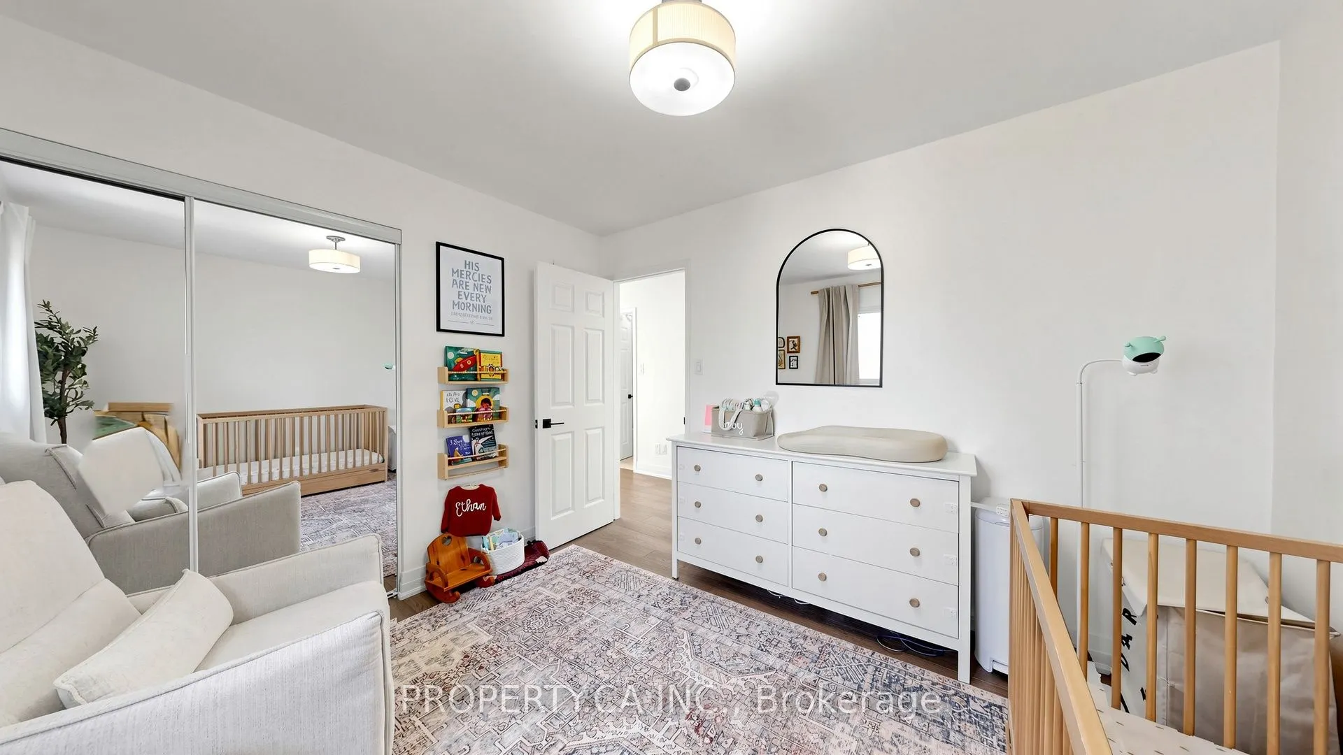 32 Hodgins Avenue
