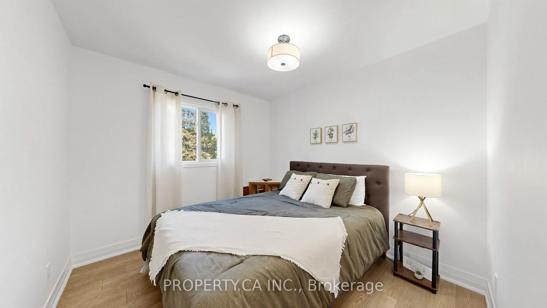 32 Hodgins Avenue