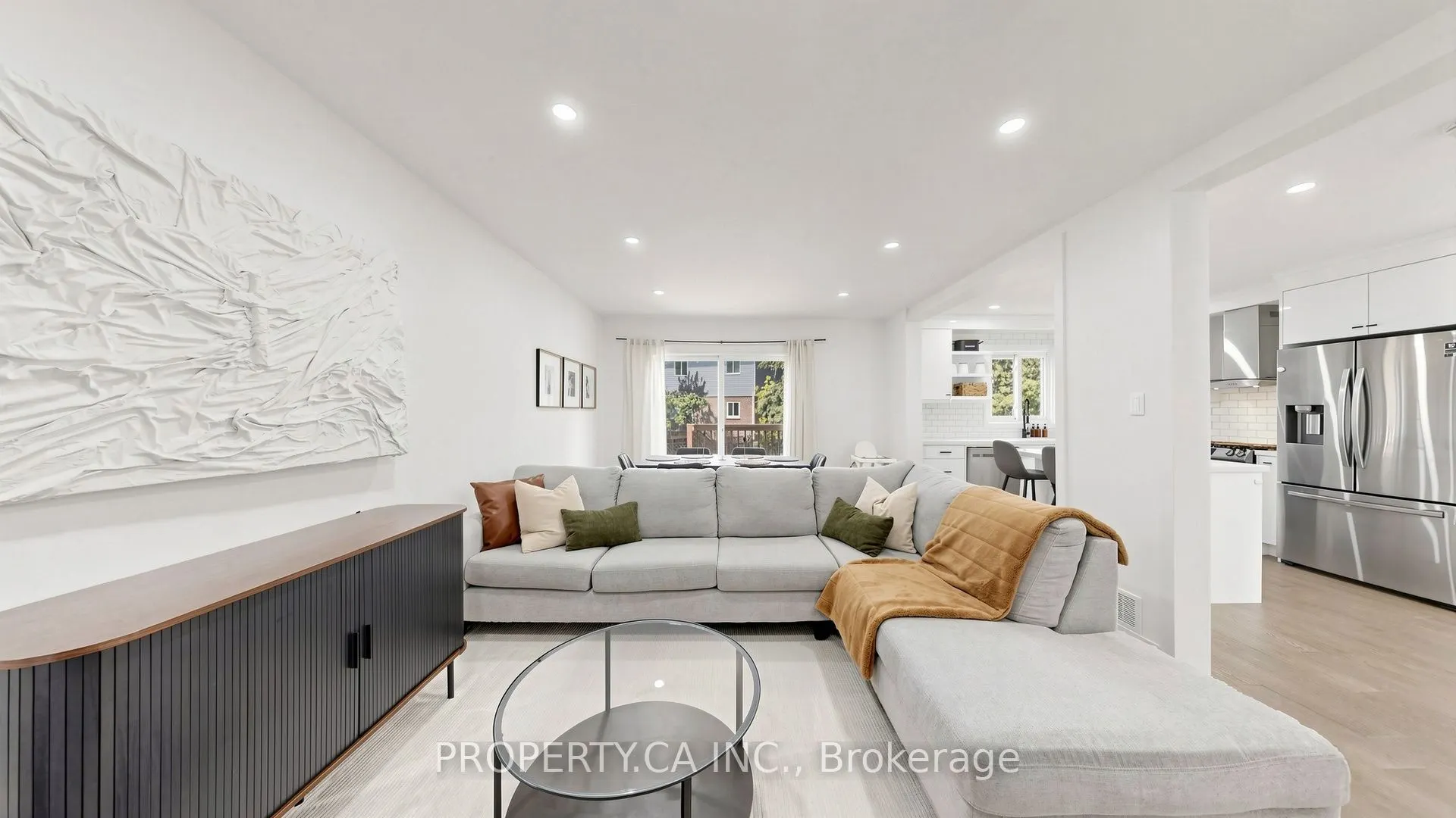 32 Hodgins Avenue