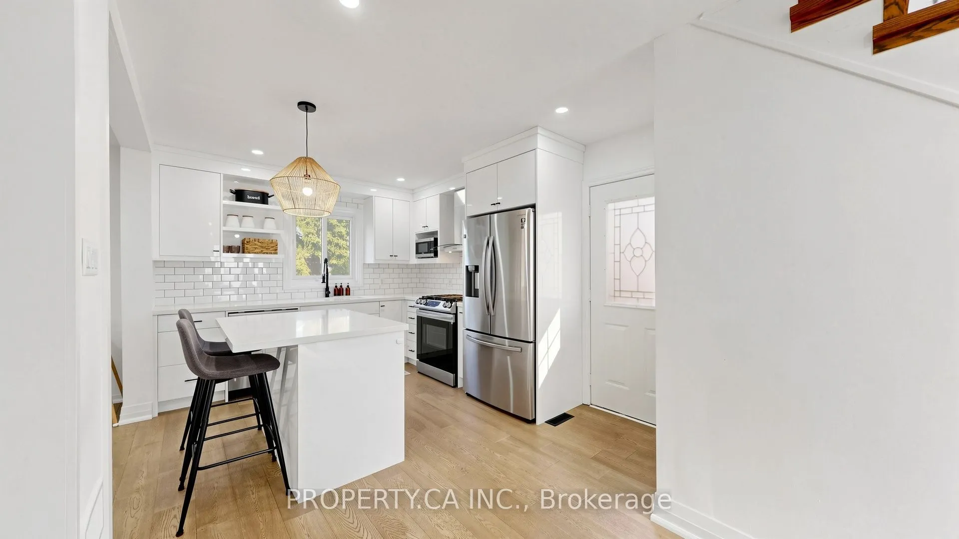 32 Hodgins Avenue
