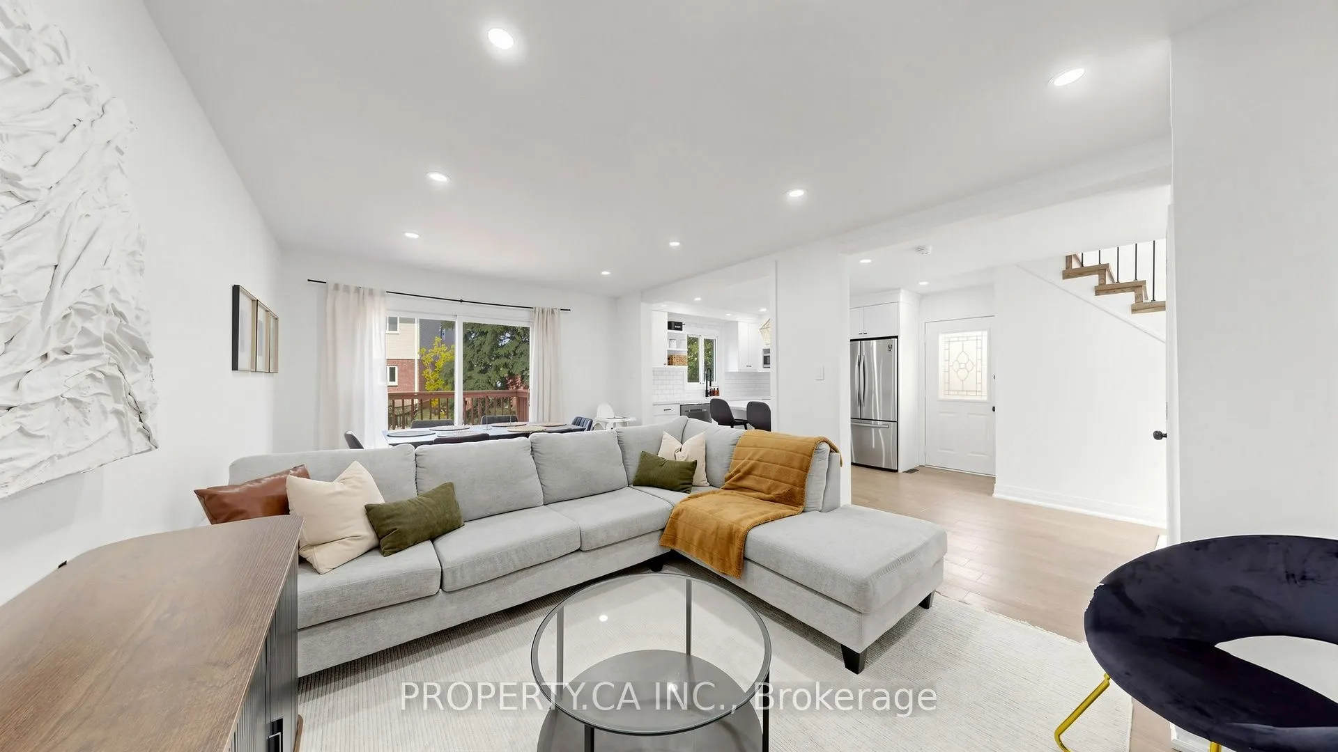32 Hodgins Avenue