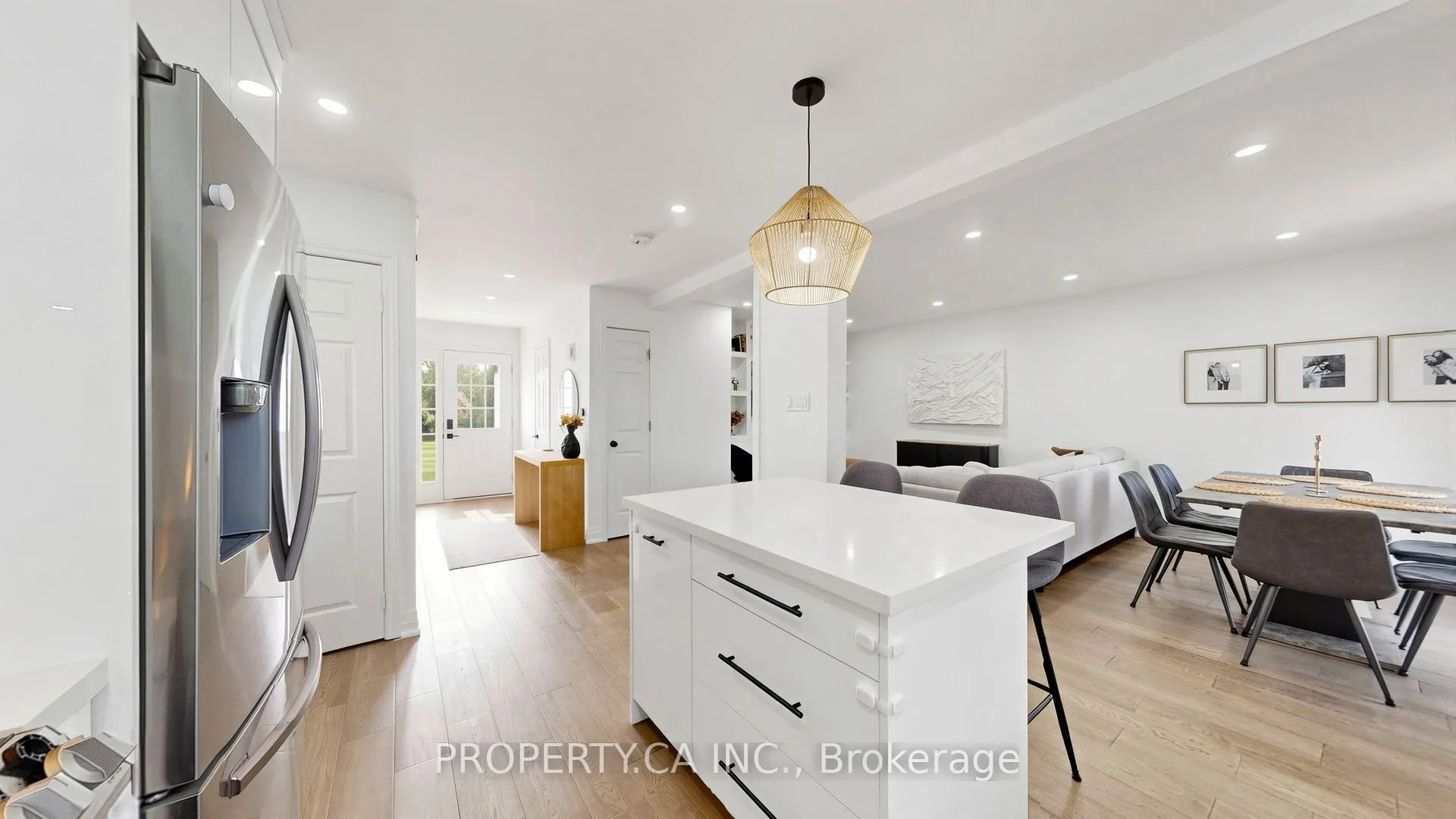 32 Hodgins Avenue