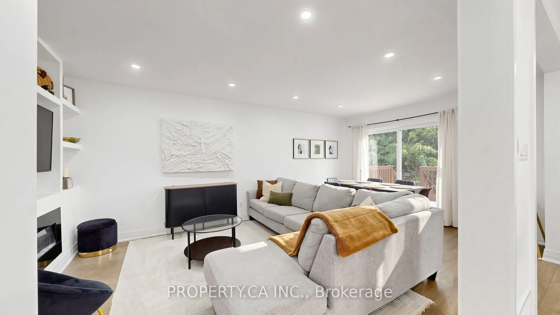 32 Hodgins Avenue
