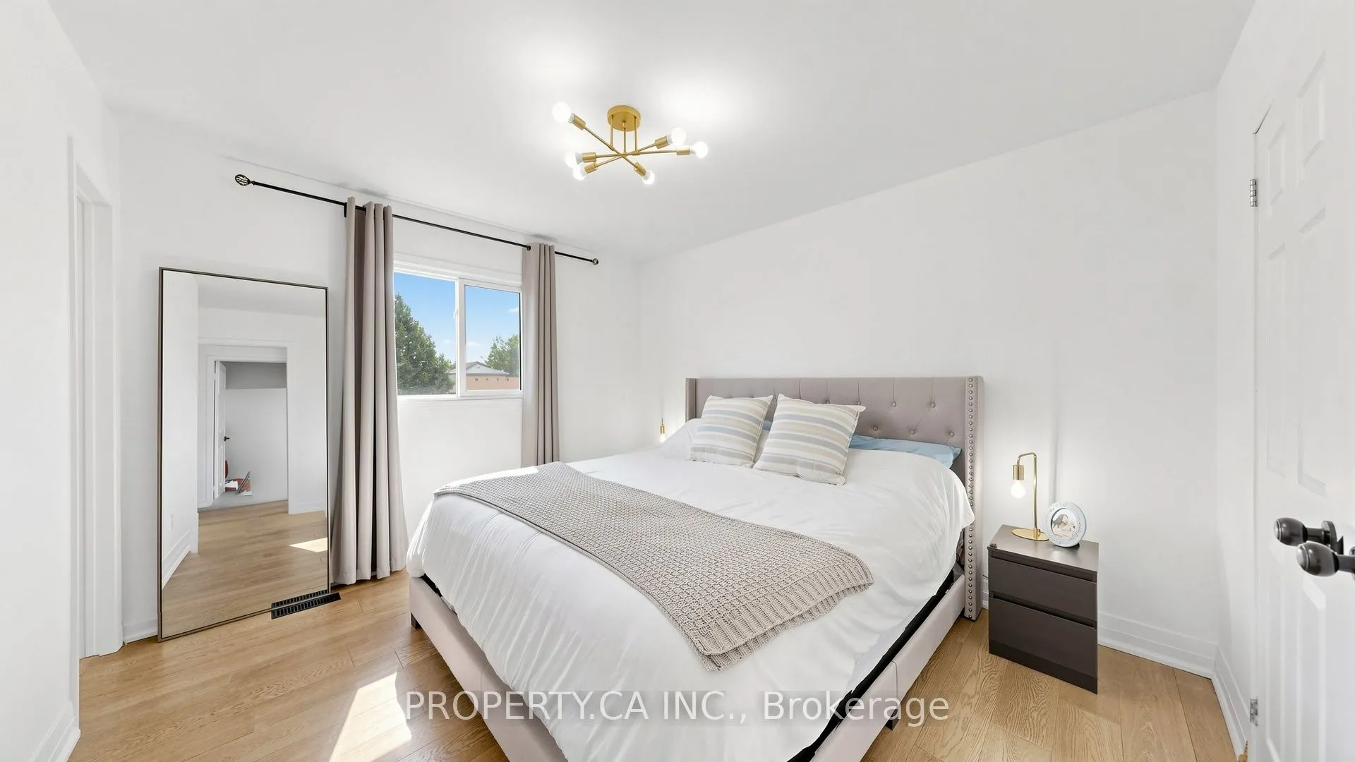 32 Hodgins Avenue