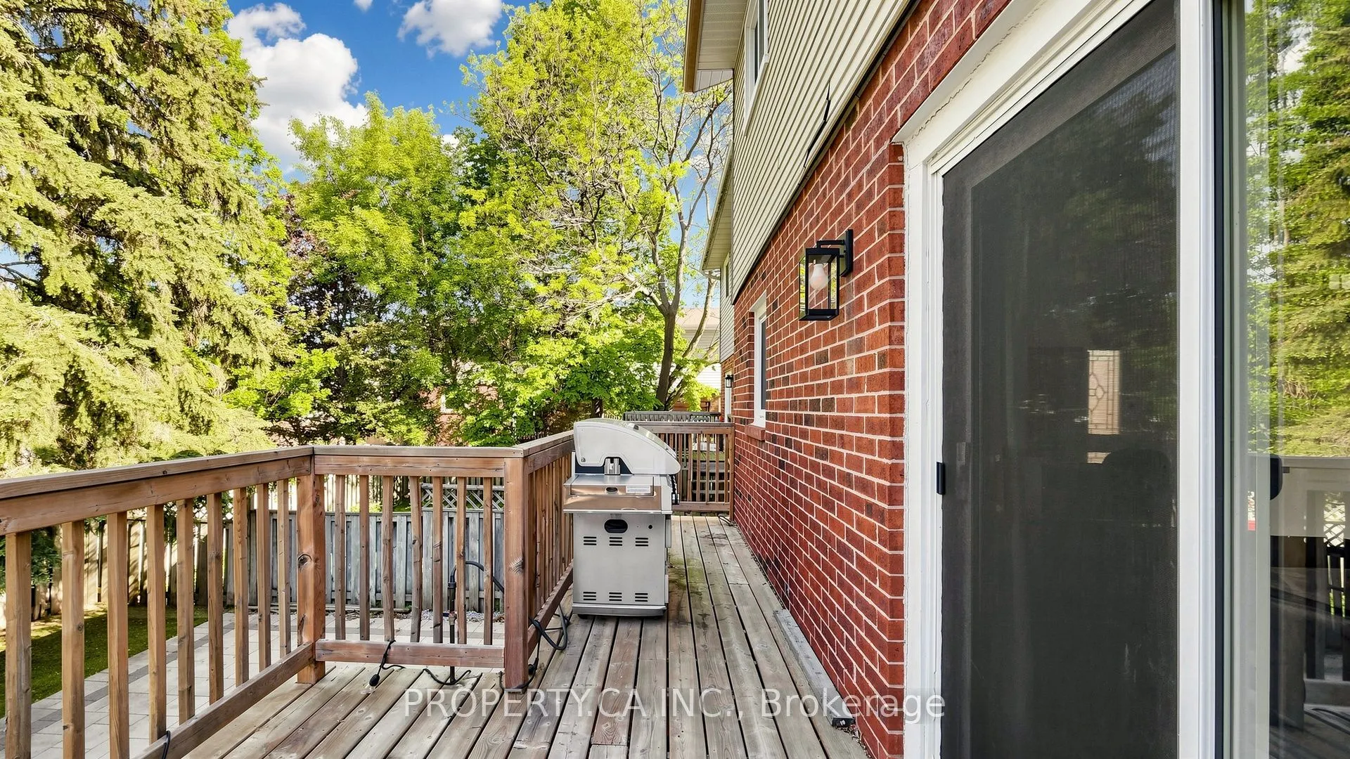 32 Hodgins Avenue