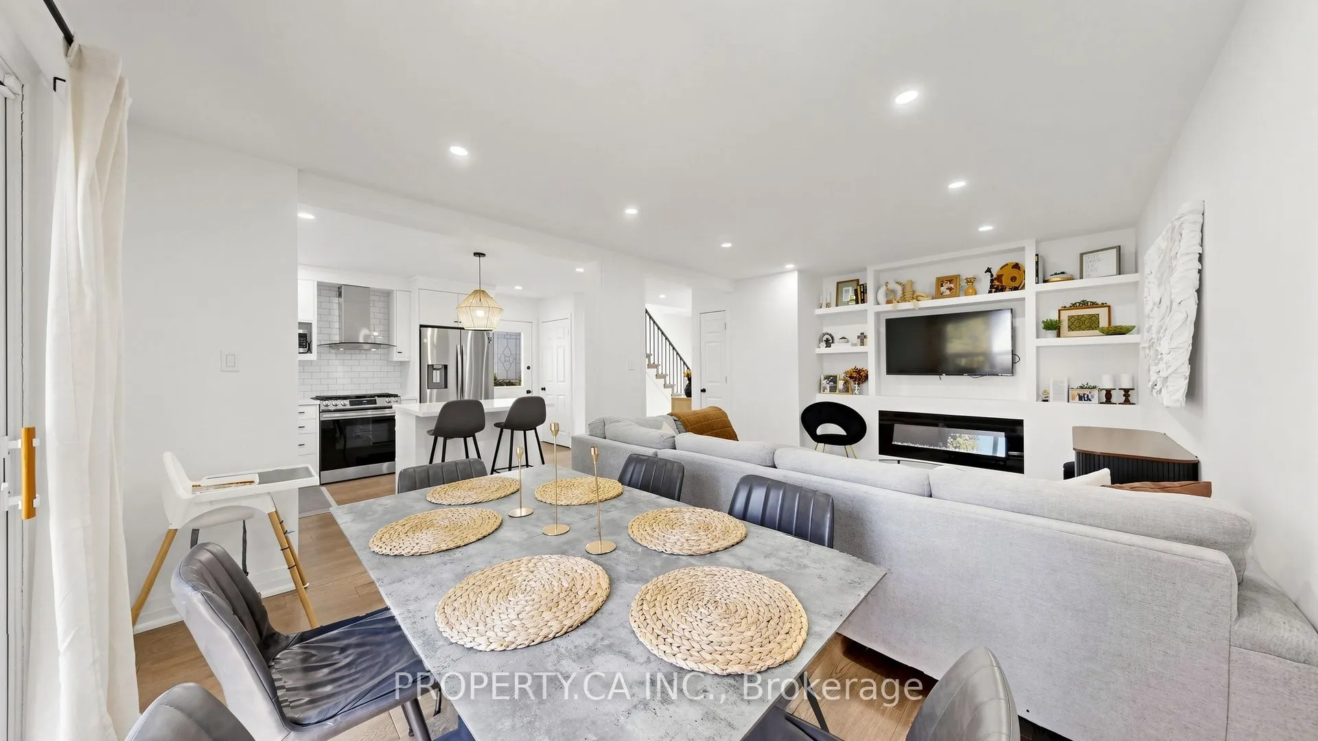 32 Hodgins Avenue