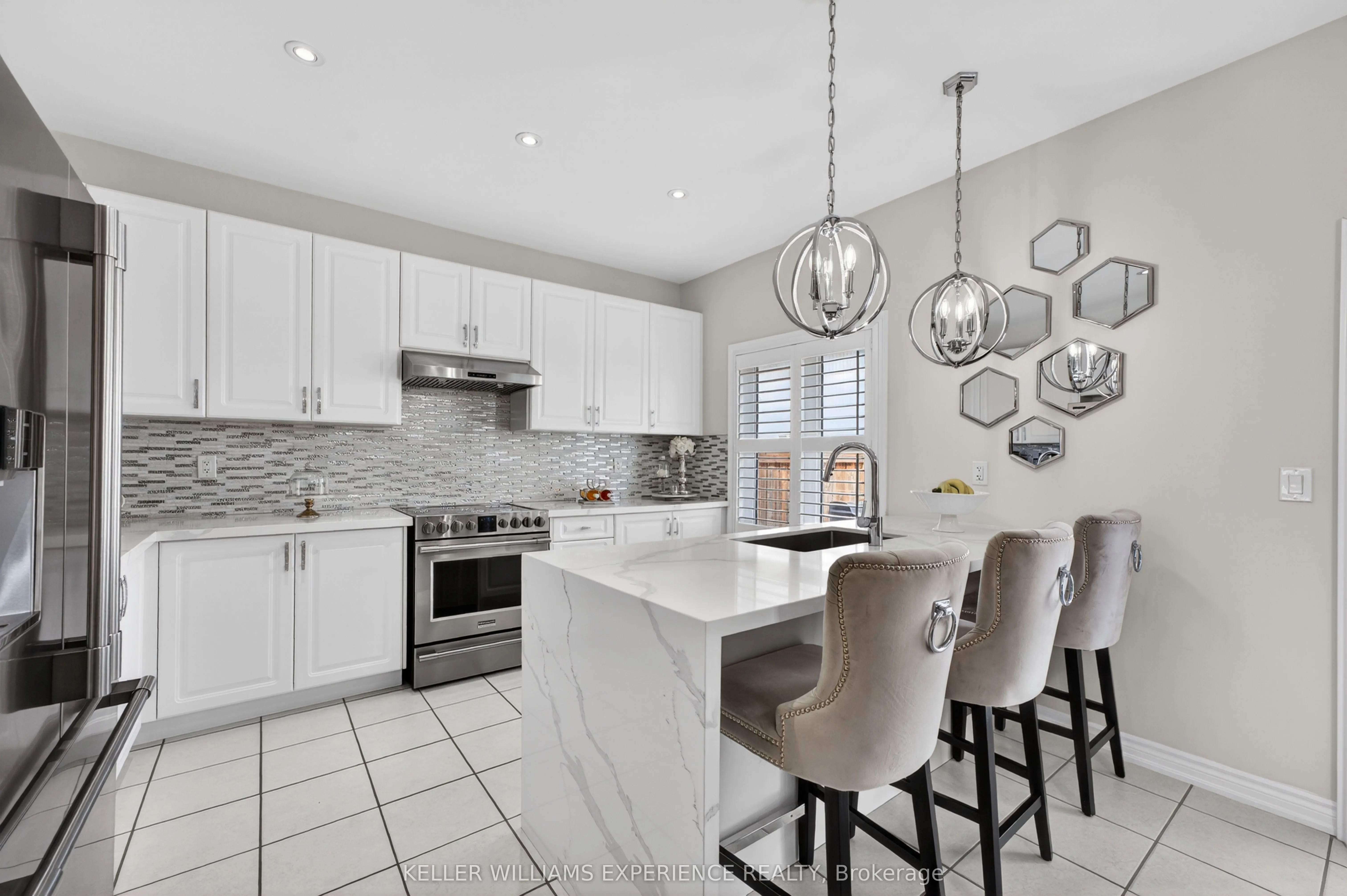 105 DECAROLIS Crescent