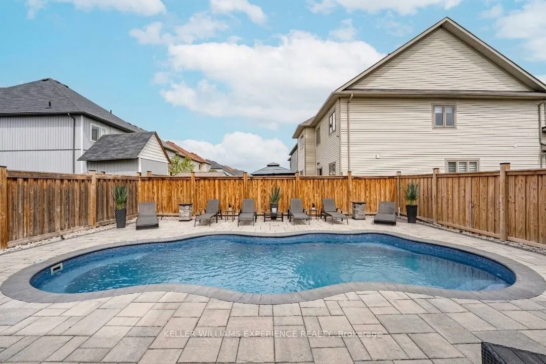 105 DECAROLIS Crescent