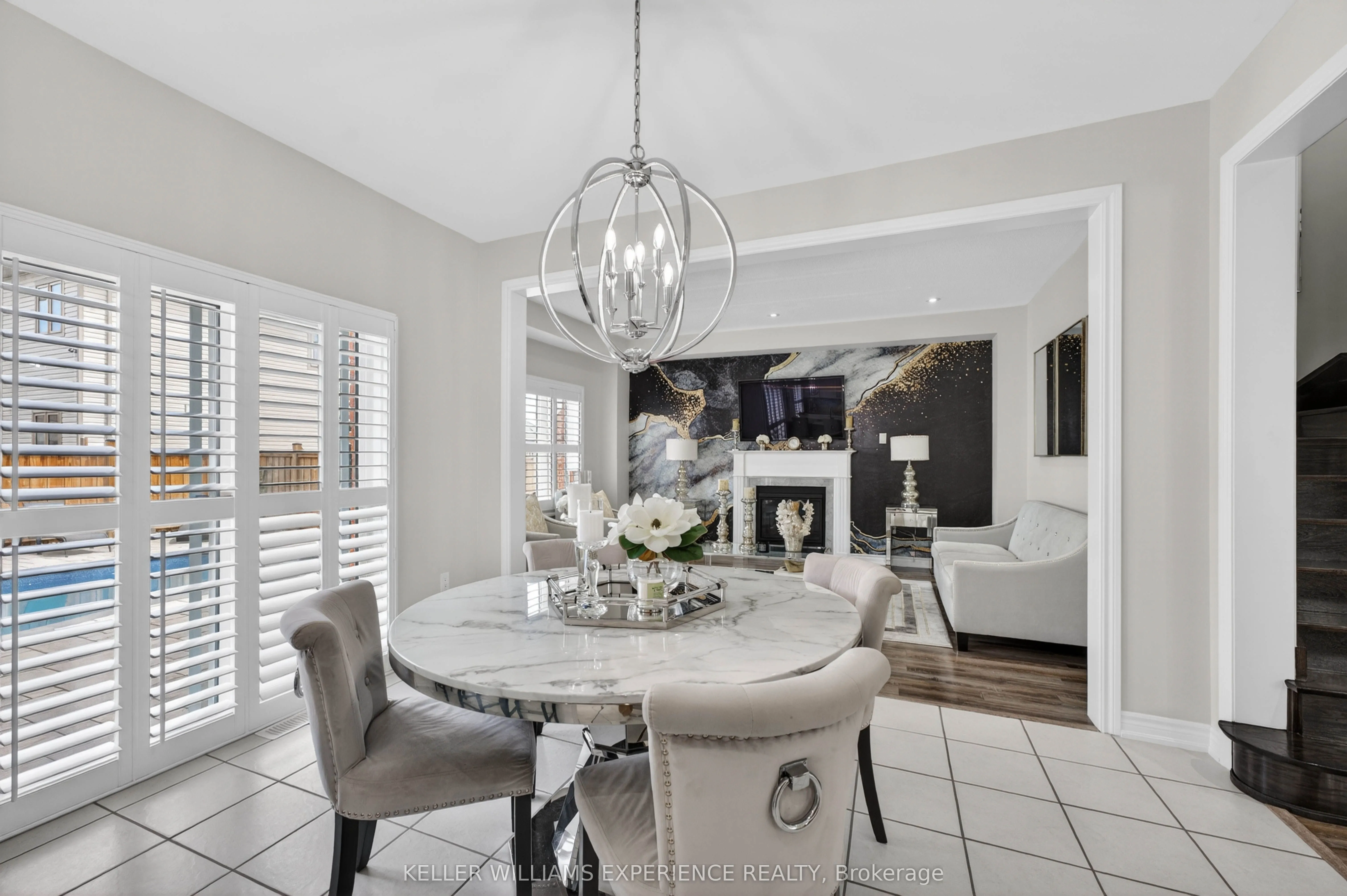 105 DECAROLIS Crescent