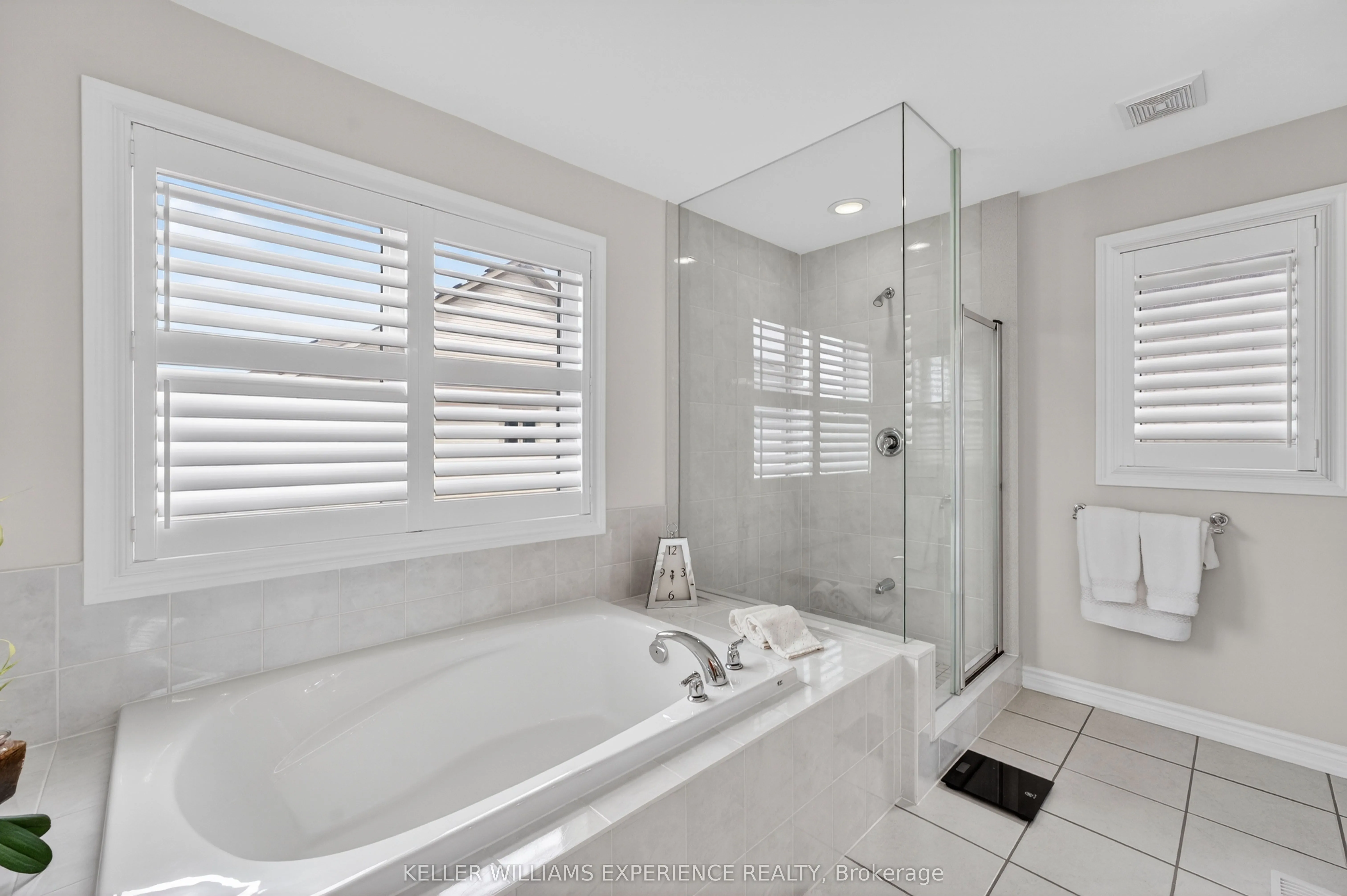 105 DECAROLIS Crescent