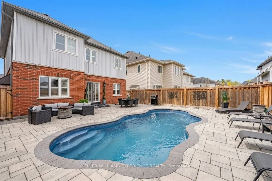 105 DECAROLIS Crescent