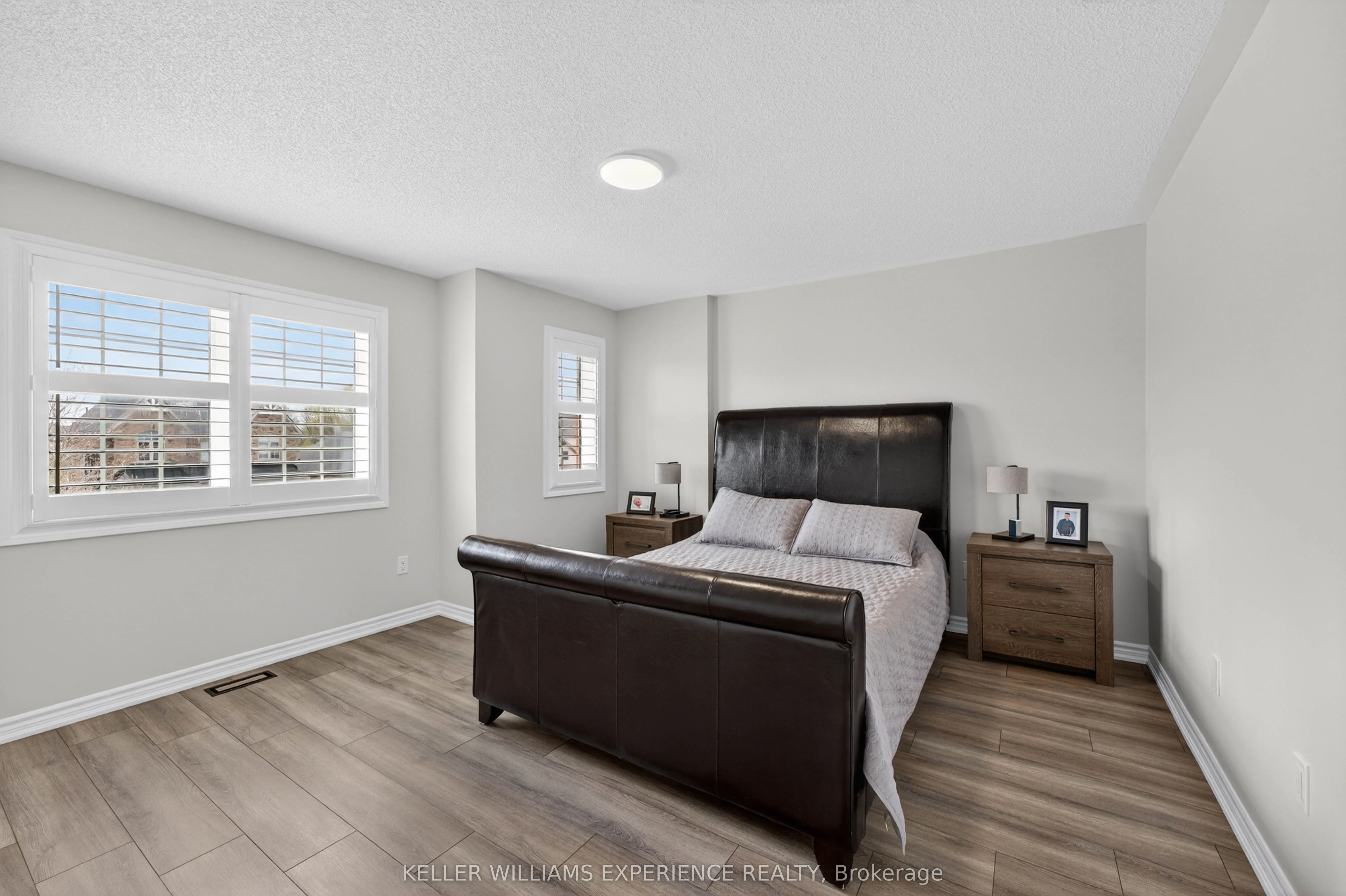 105 DECAROLIS Crescent