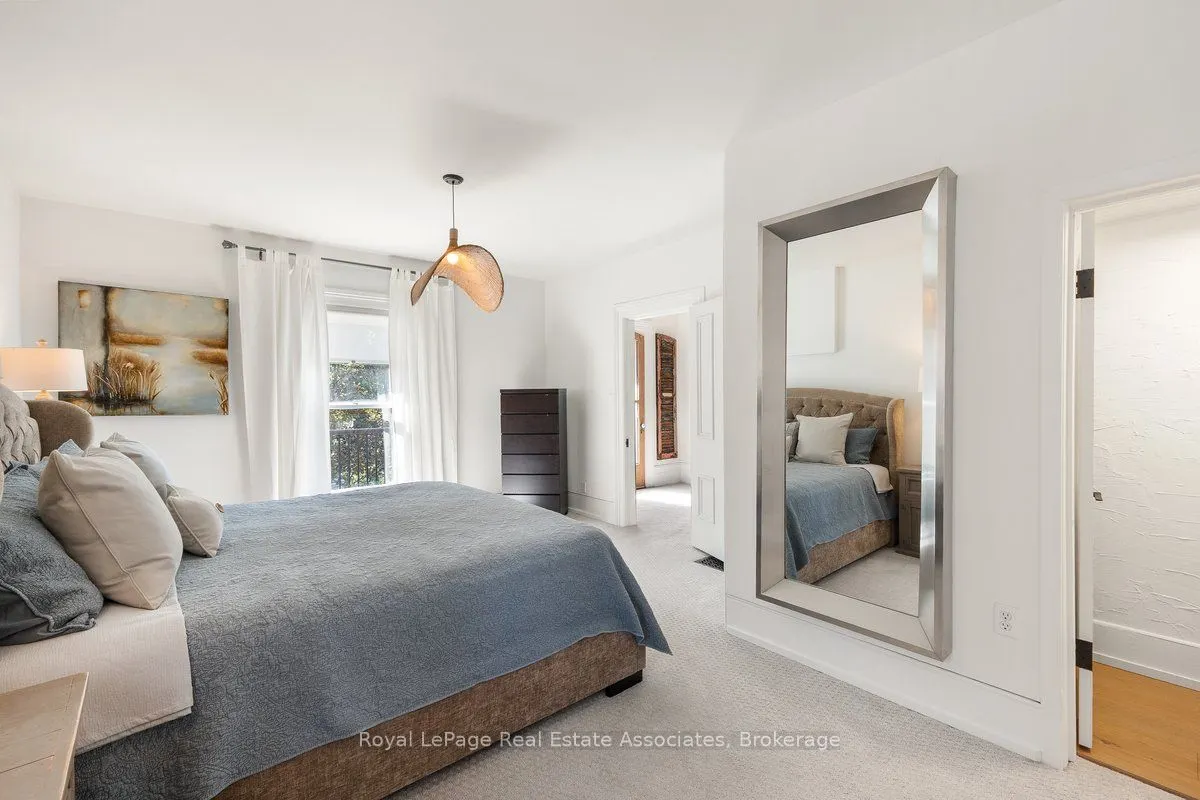 52 Cameron Street E