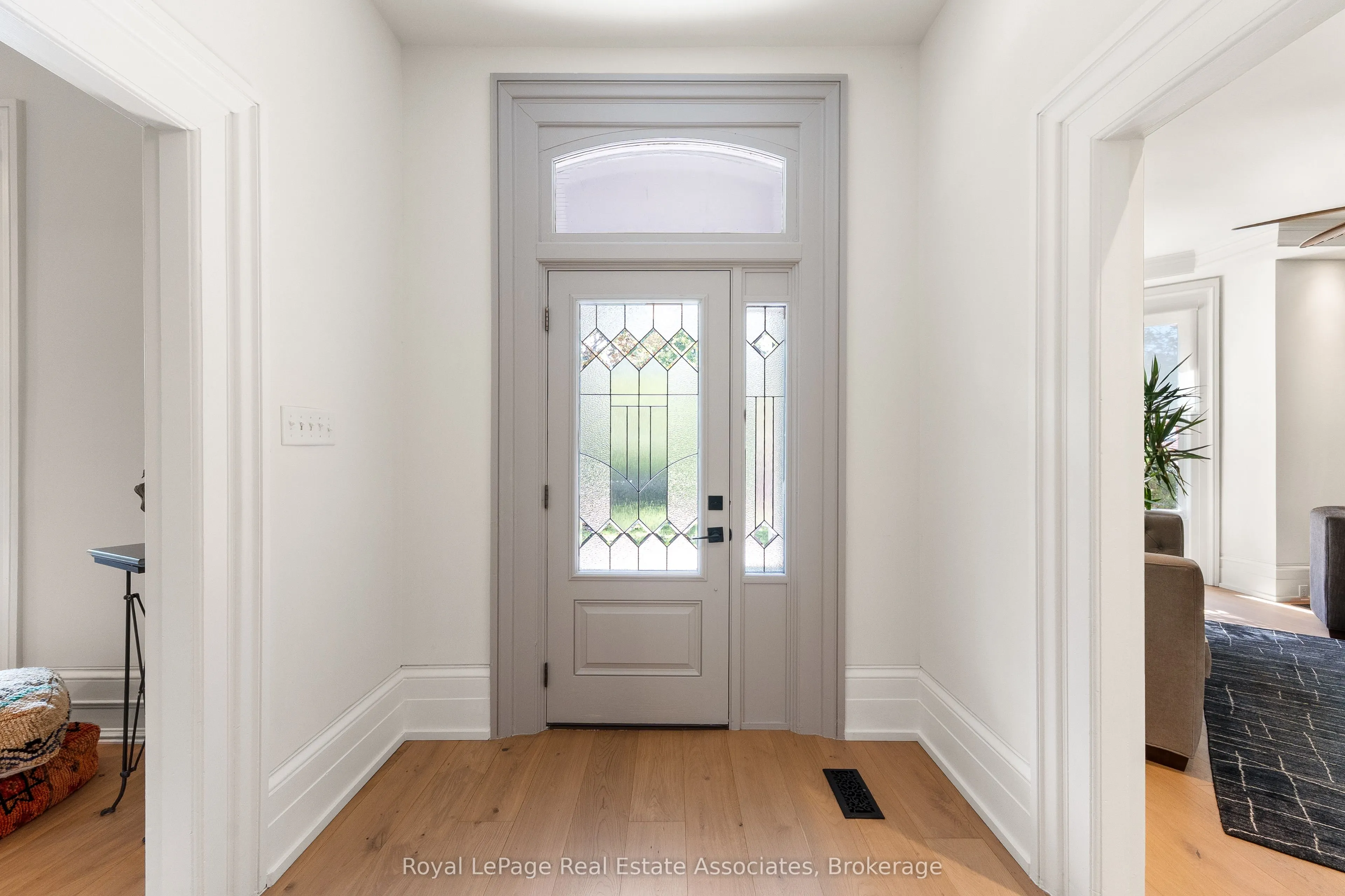 52 Cameron Street E
