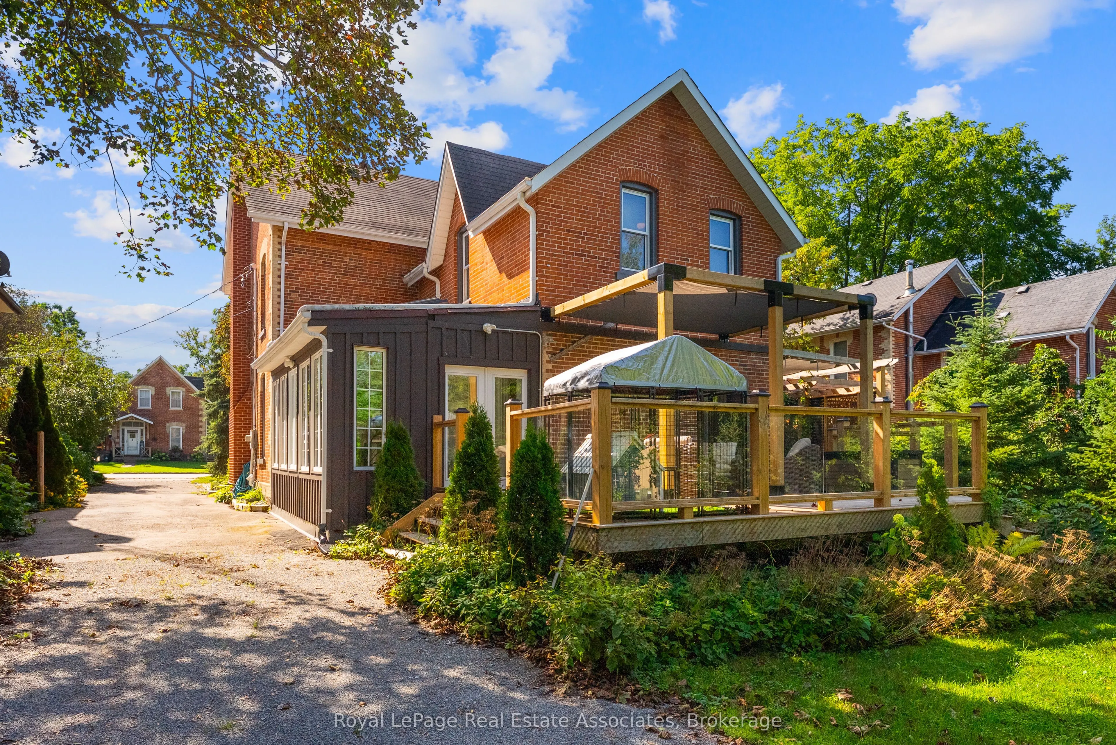 52 Cameron Street E