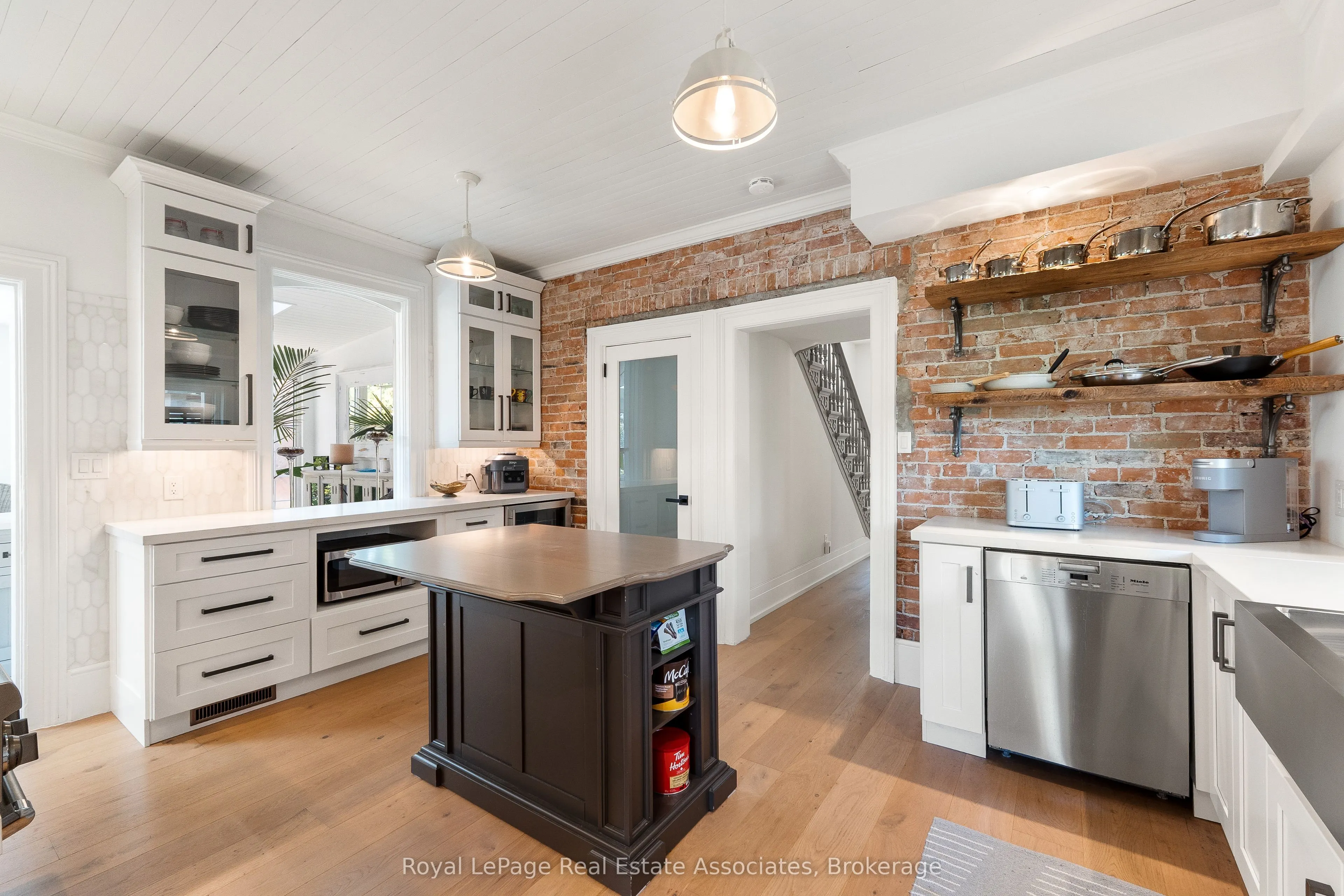 52 Cameron Street E