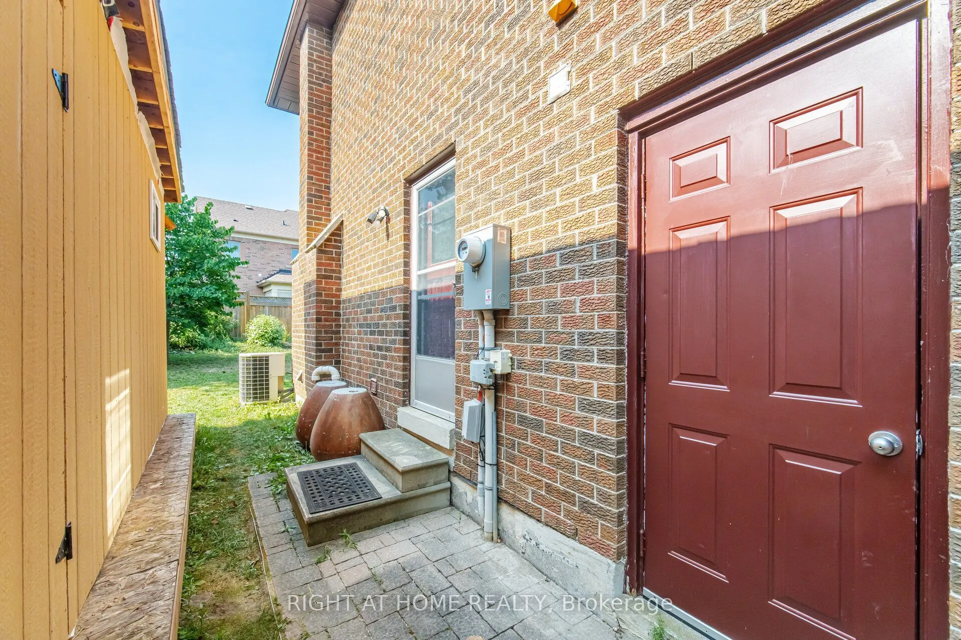 4 Simmons Crescent