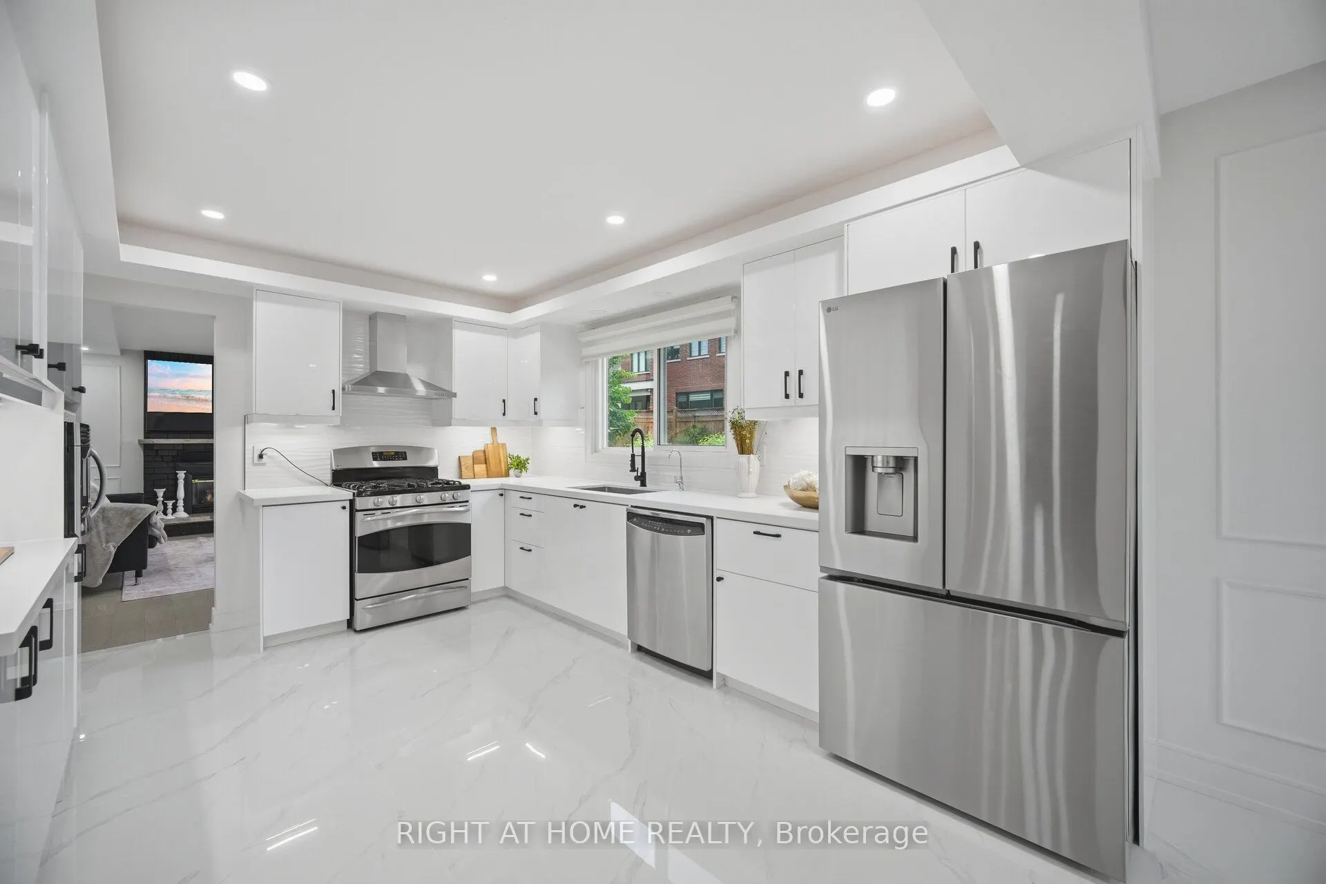 4 Simmons Crescent