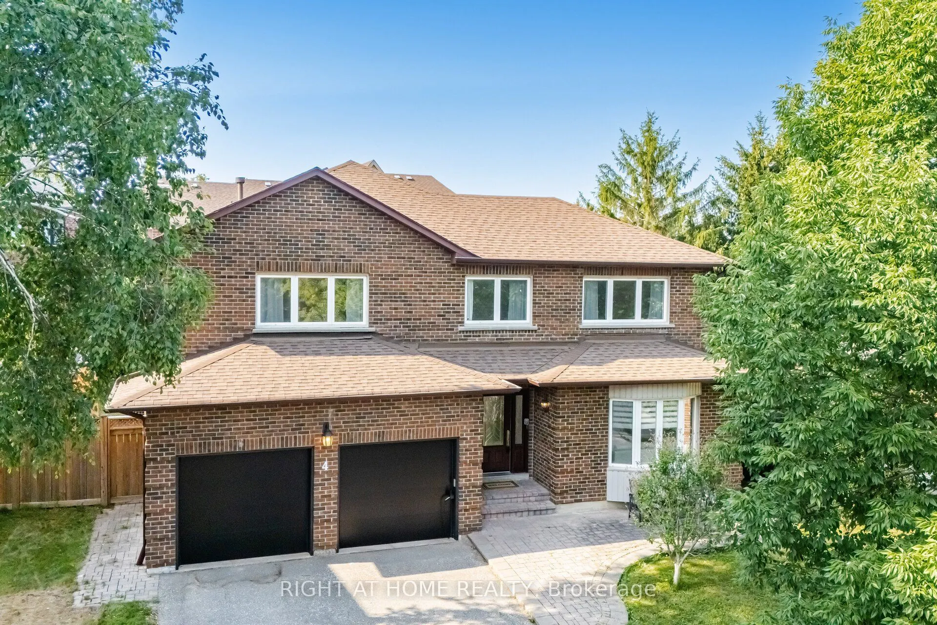 4 Simmons Crescent