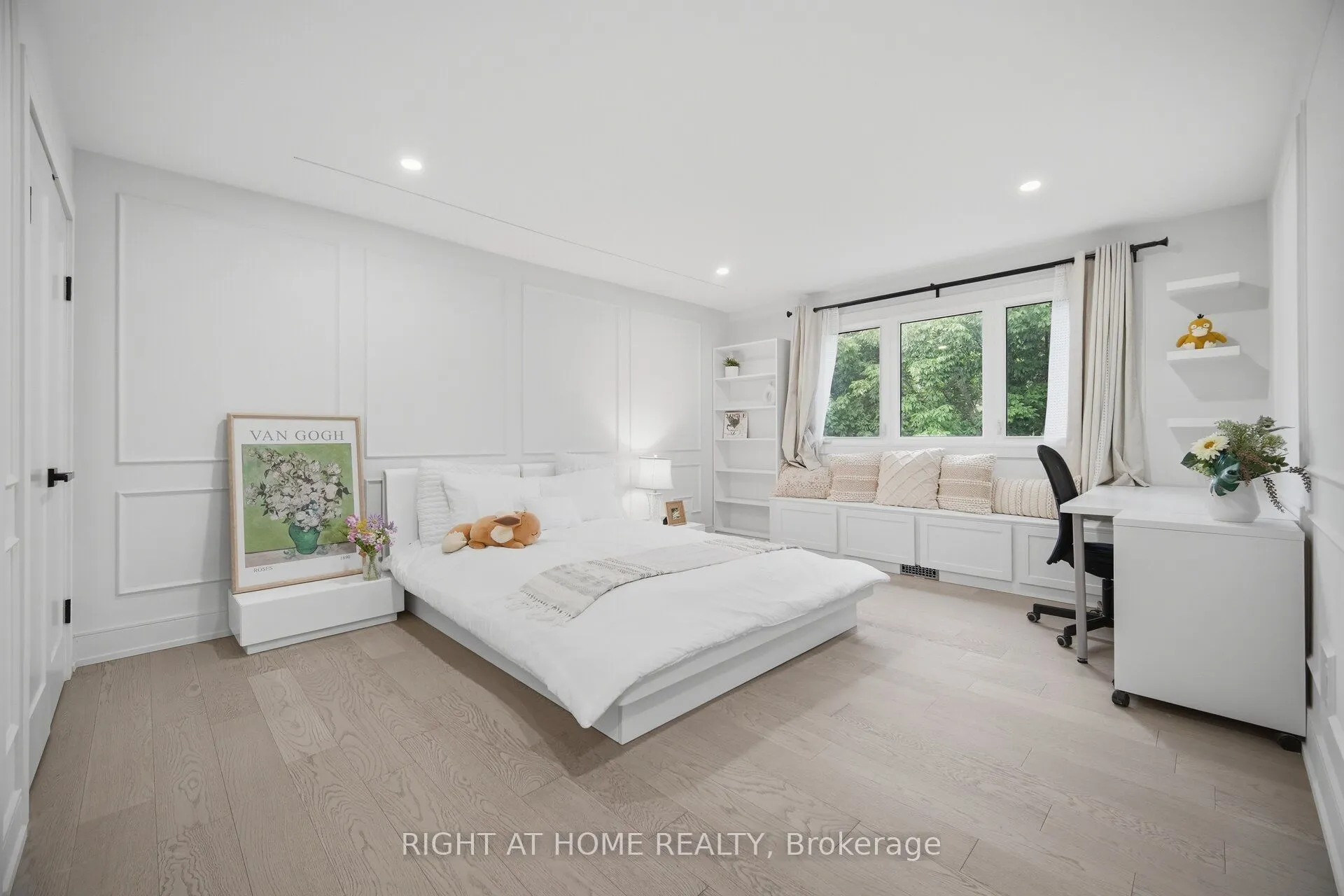 4 Simmons Crescent