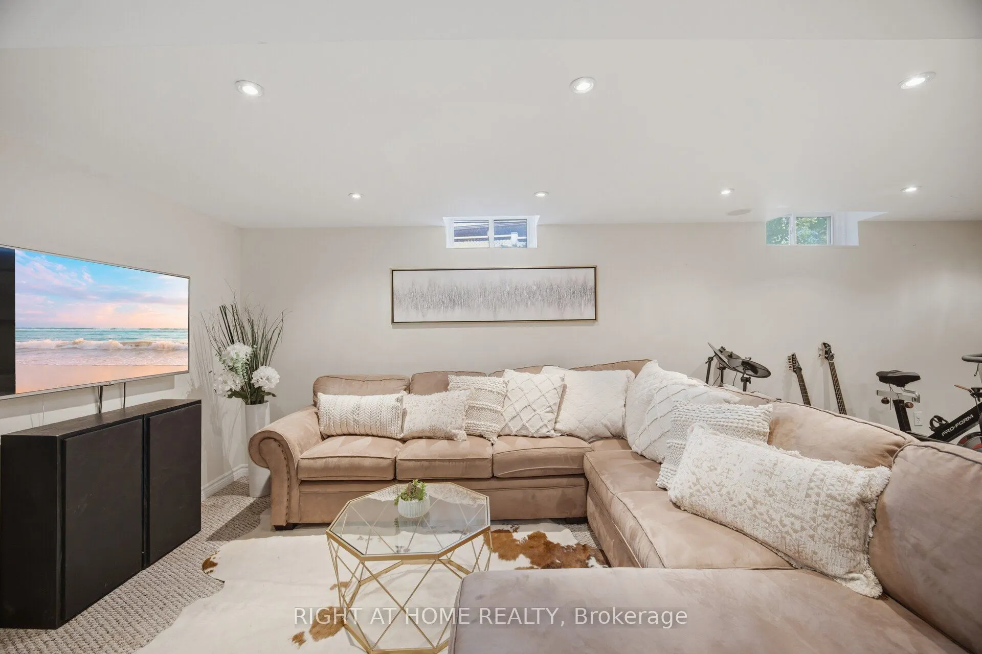 4 Simmons Crescent