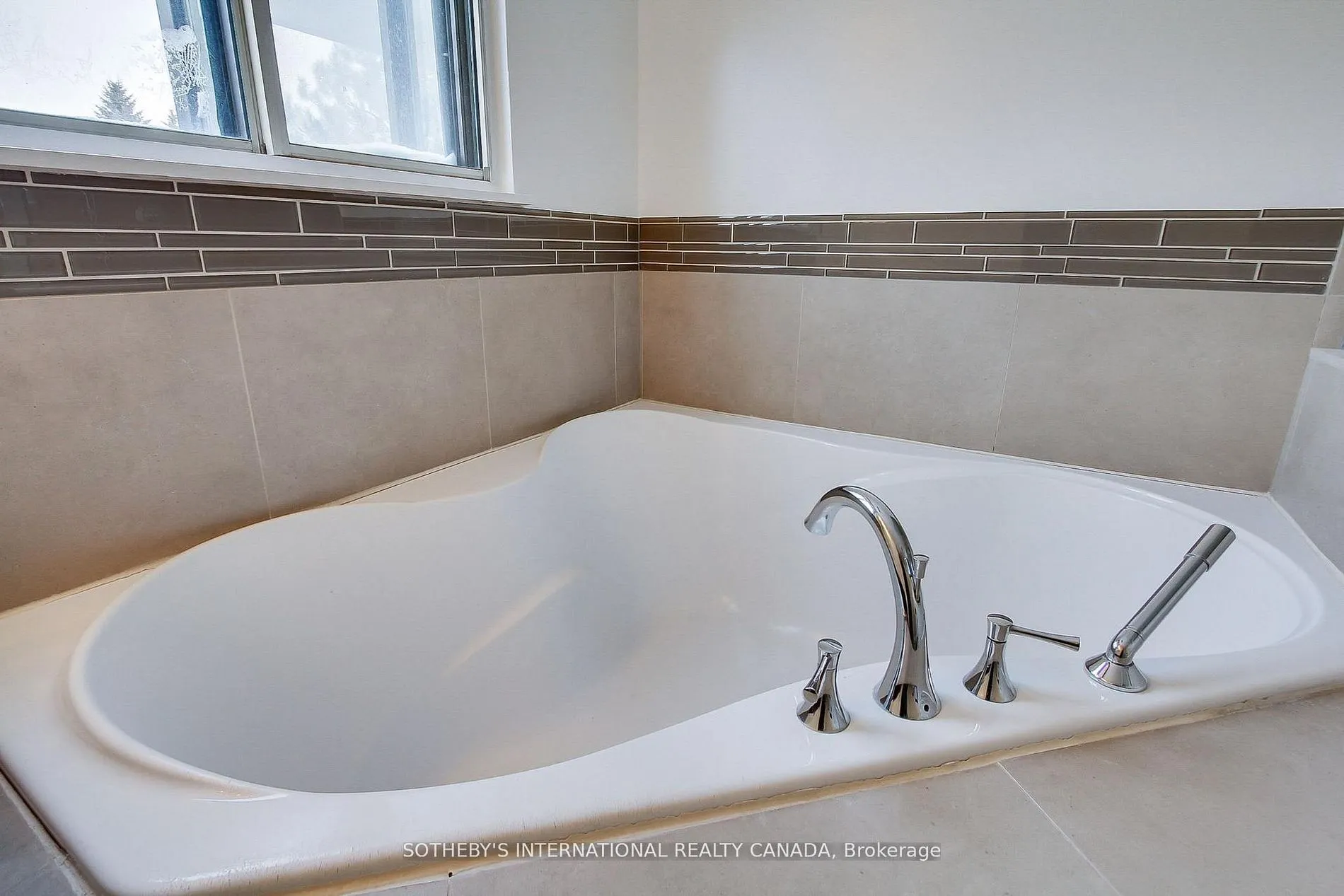 40 Harding Boulevard W #301