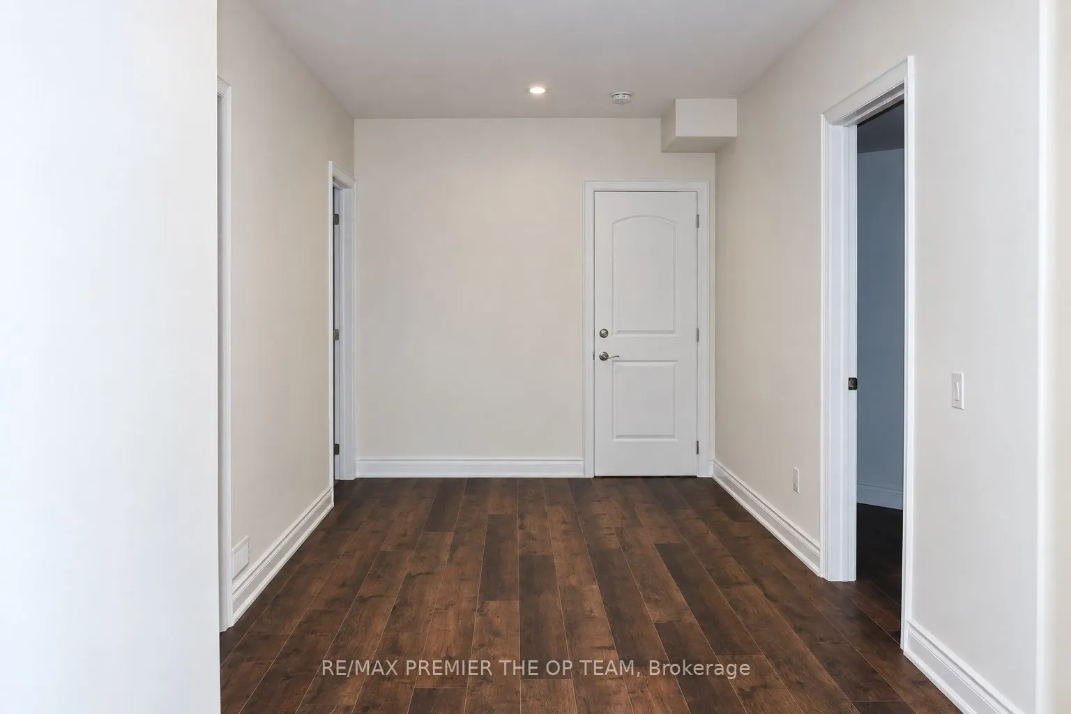 7 Dunrobin Crescent #Lower