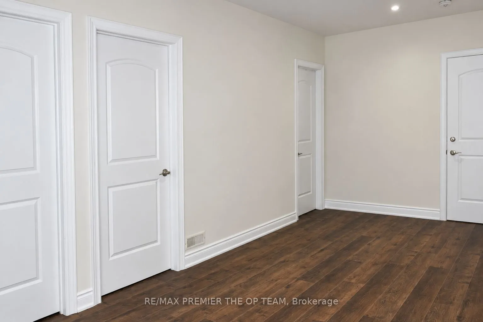 7 Dunrobin Crescent #Lower