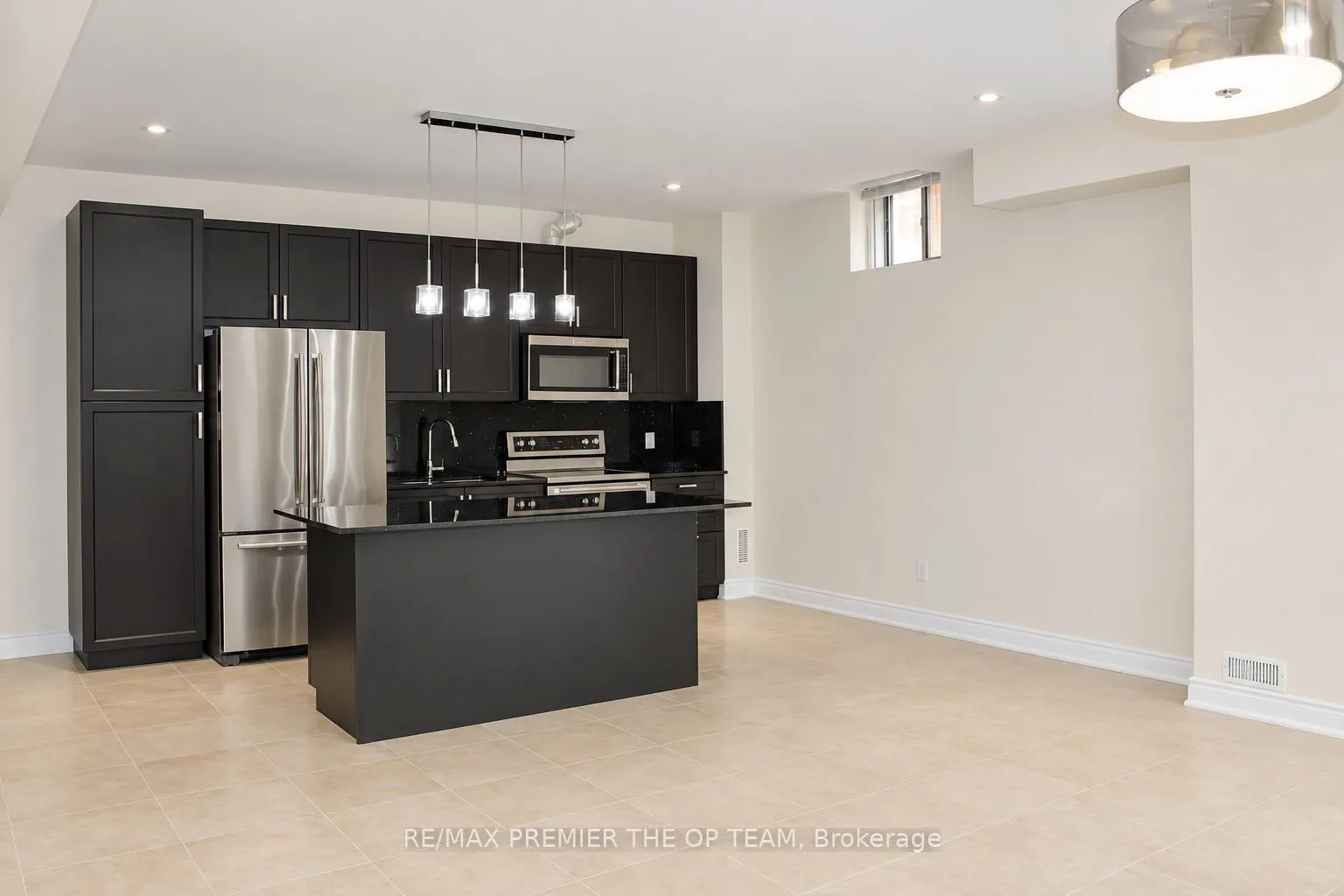 7 Dunrobin Crescent #Lower