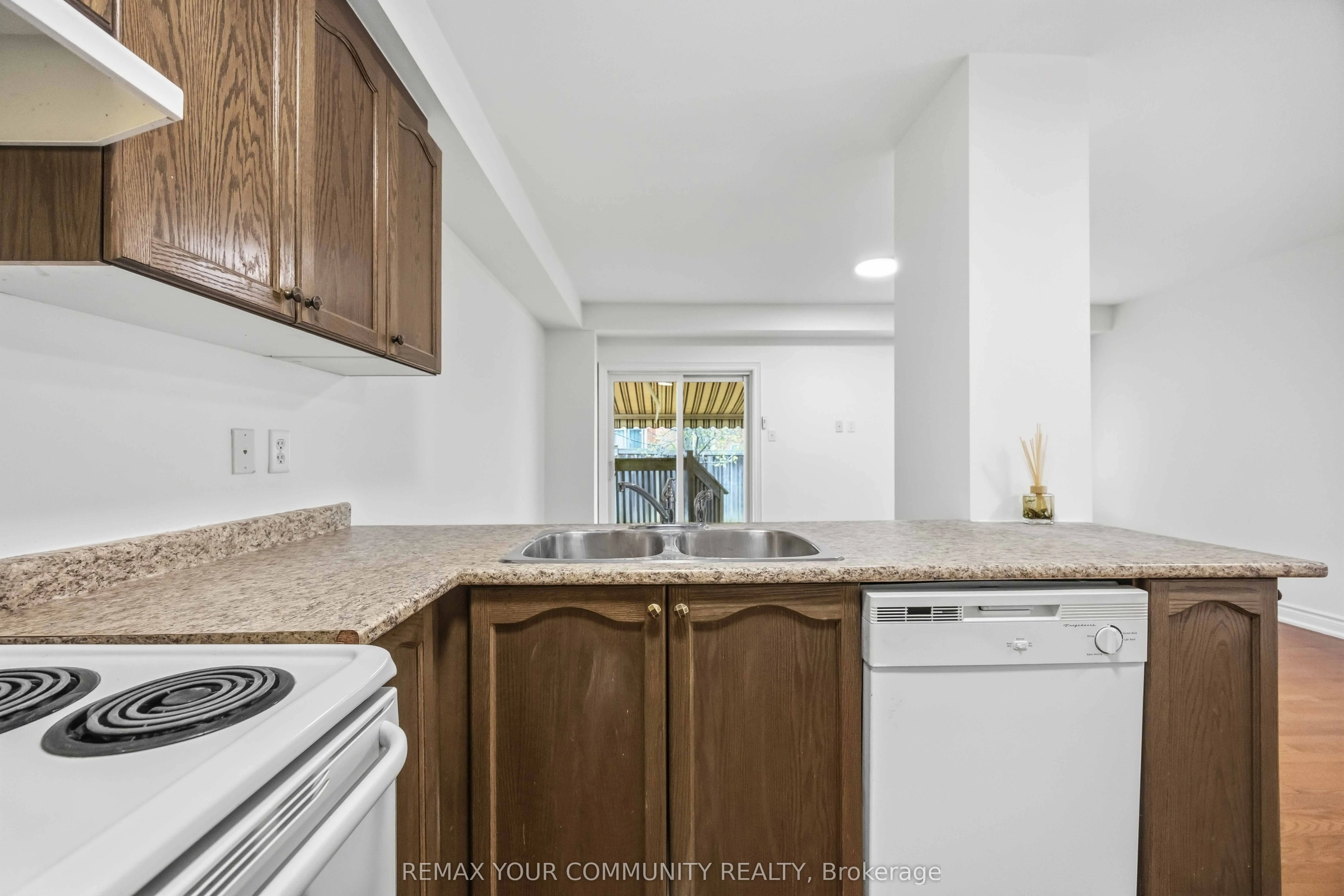 17 Latitude Lane