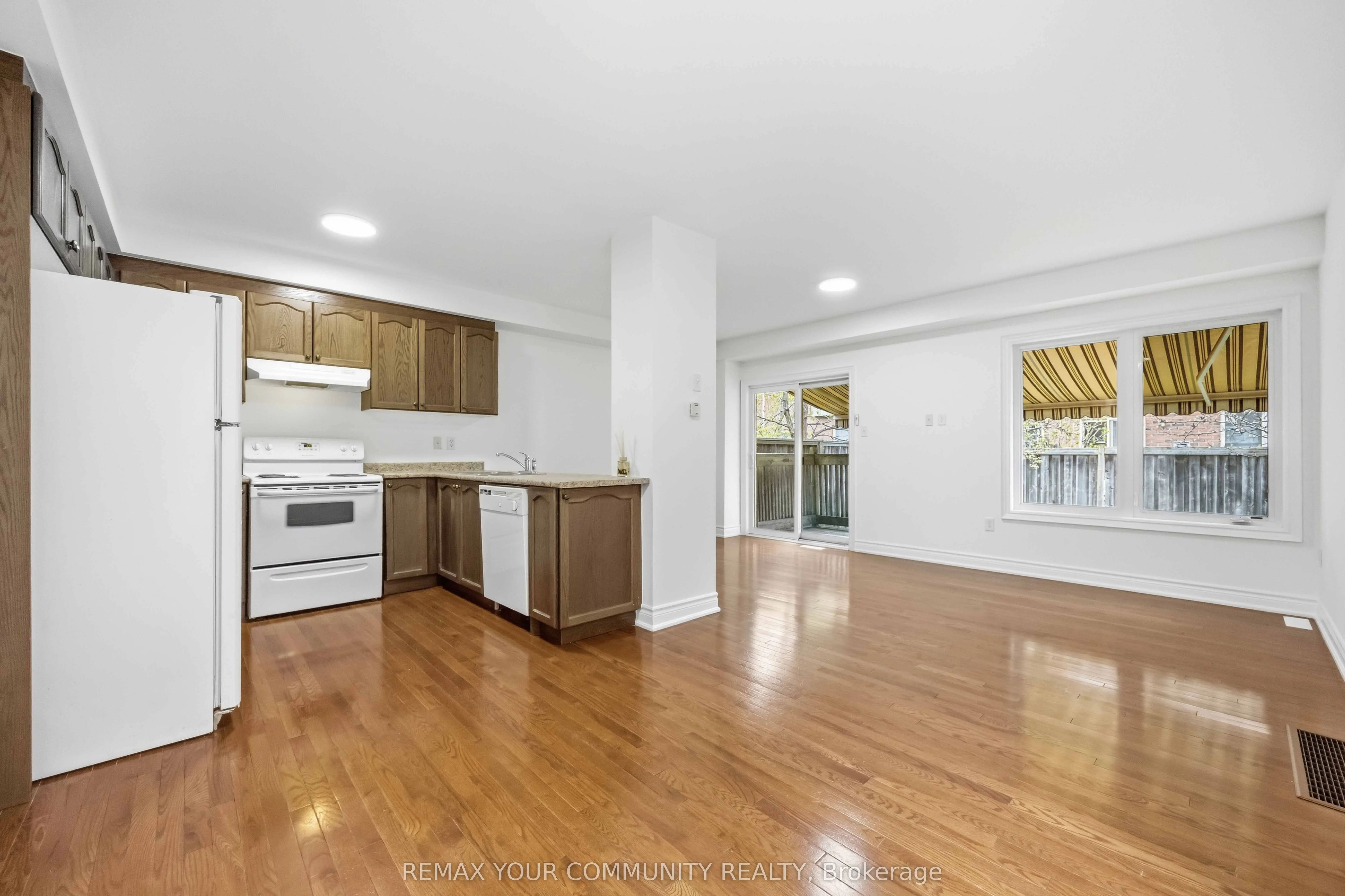 17 Latitude Lane