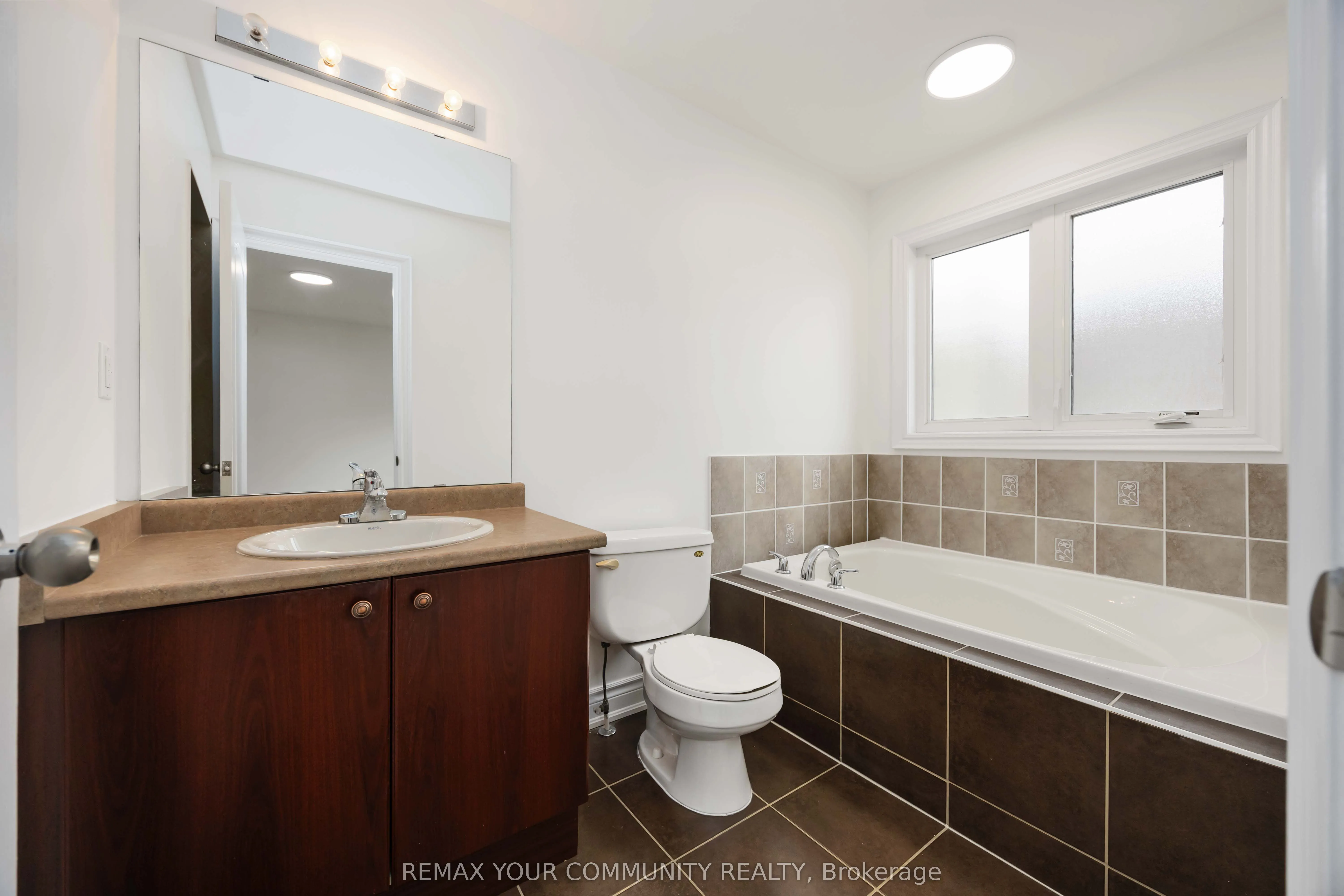 17 Latitude Lane