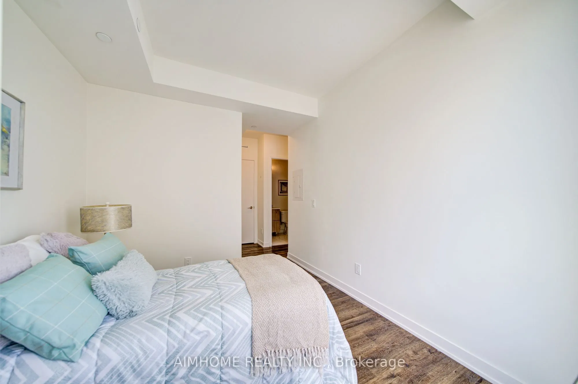 2 David Eyer Road E #829