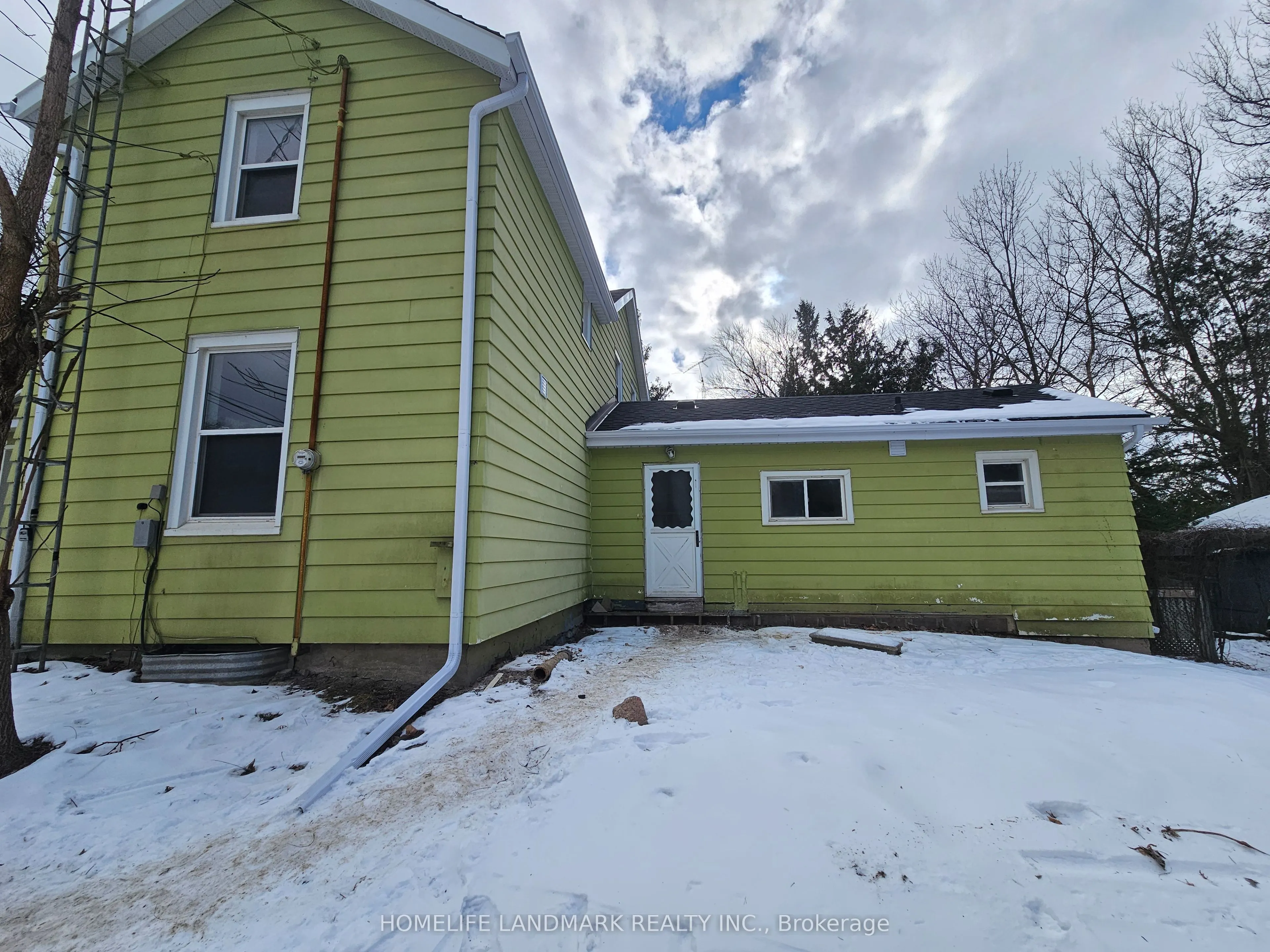 18852 Leslie Street #Side Unit (Facing North)