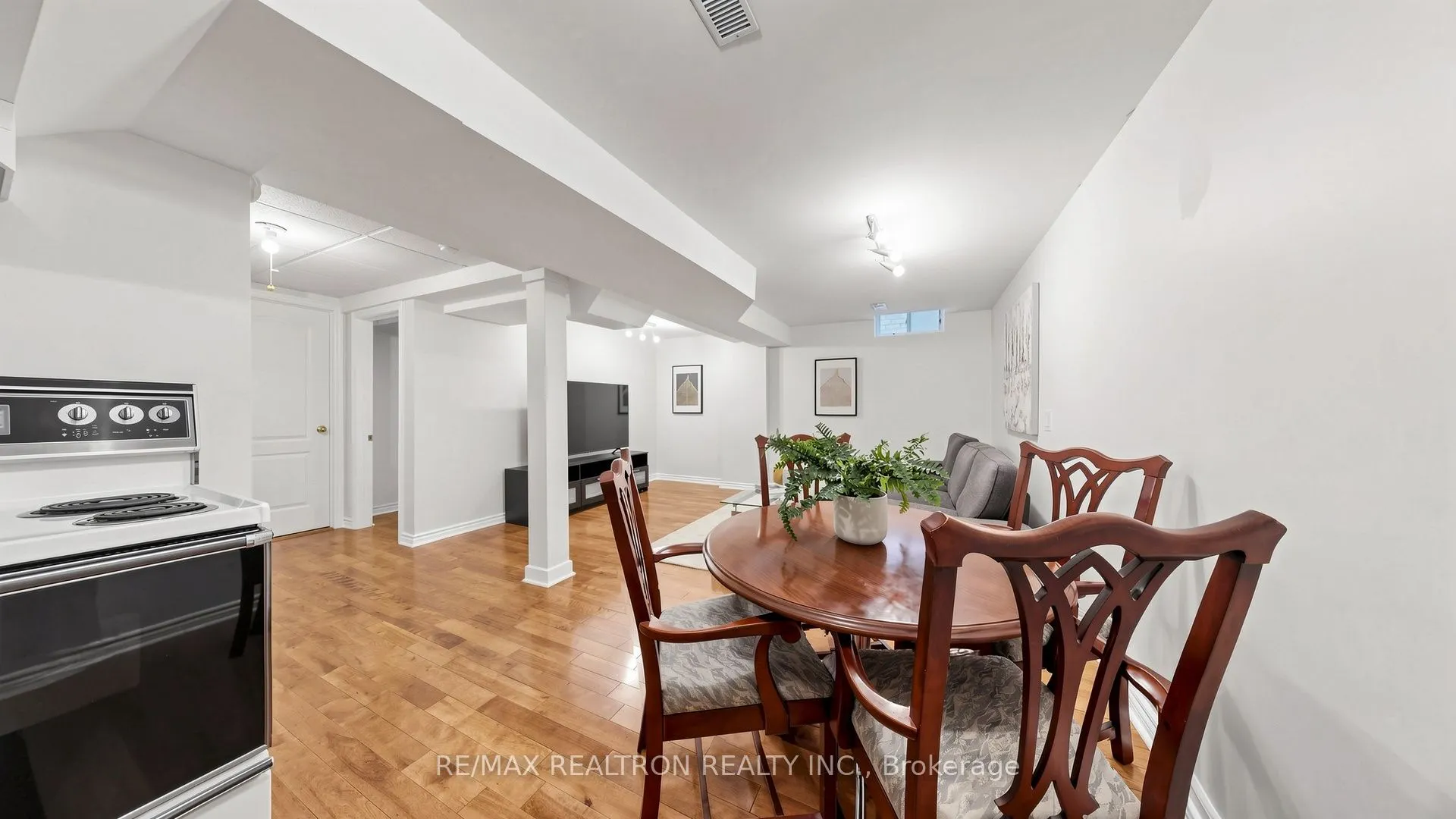 492 Pleasant Ridge Avenue